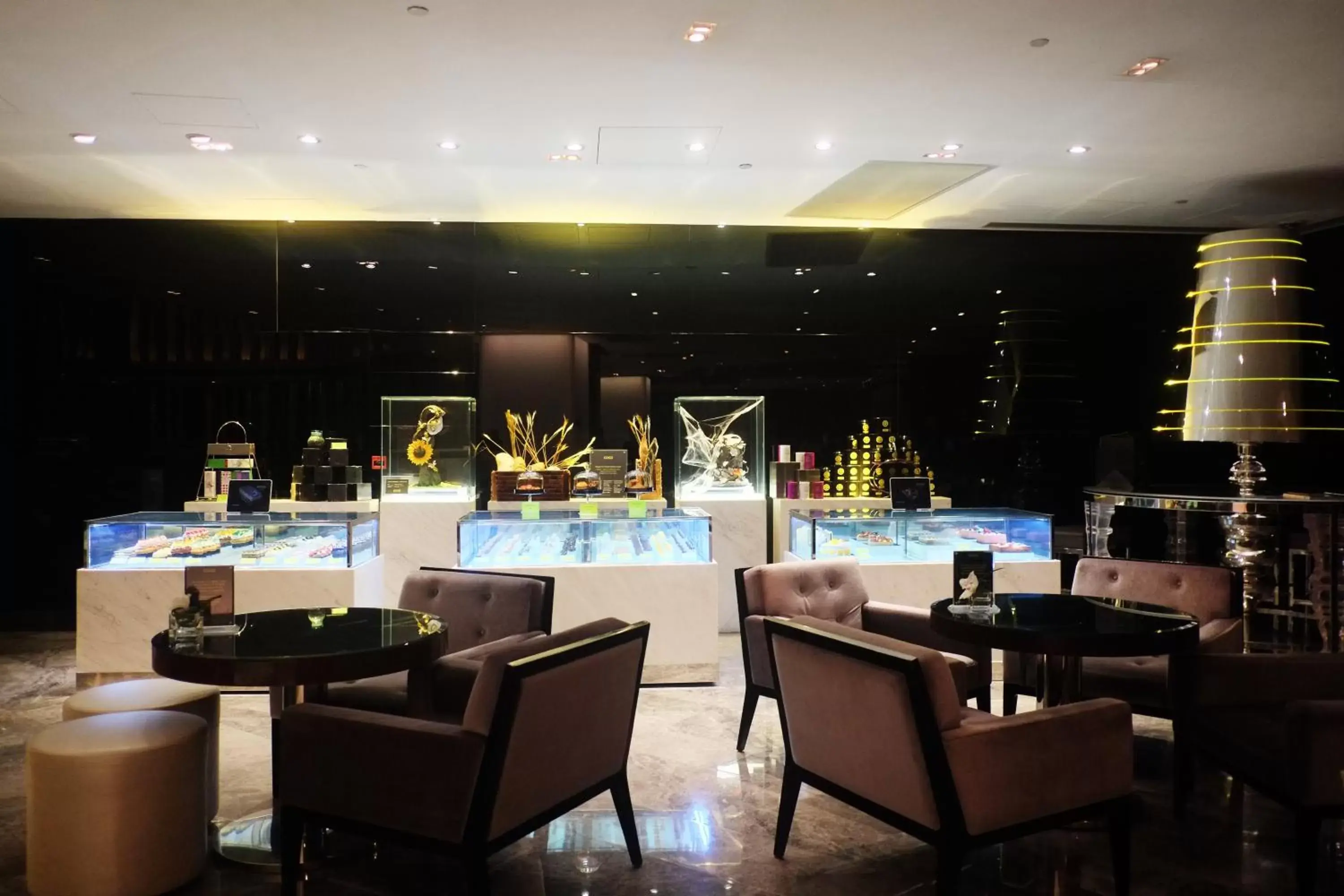 Restaurant/places to eat, Lounge/Bar in The Mira Hong Kong