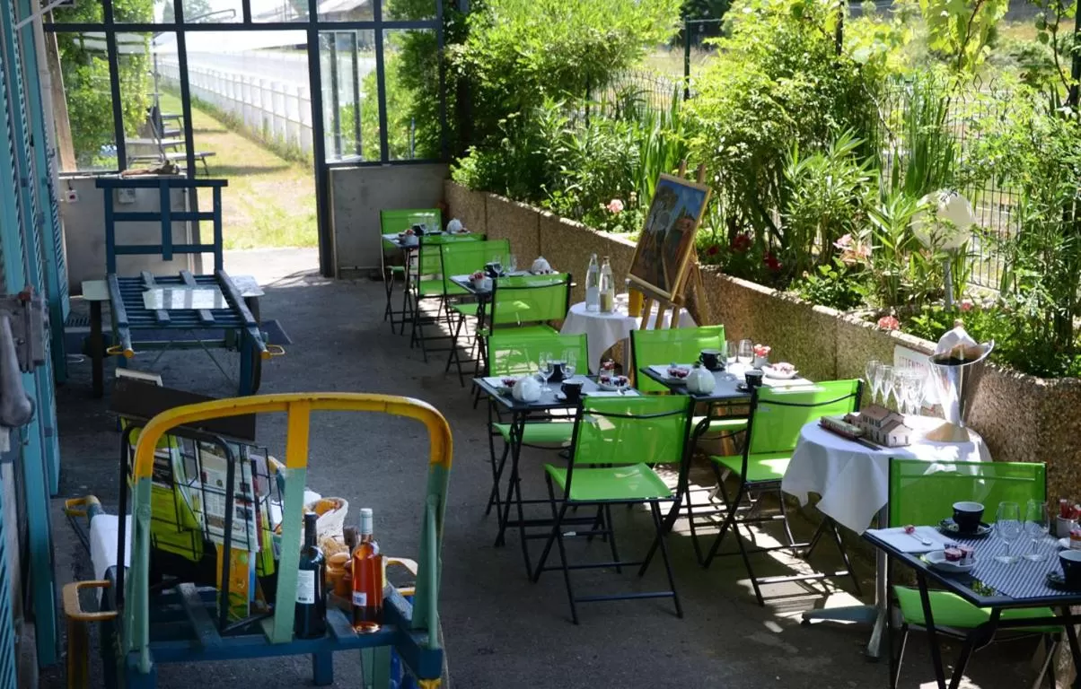 Patio, Restaurant/Places to Eat in Avenue de la Gare