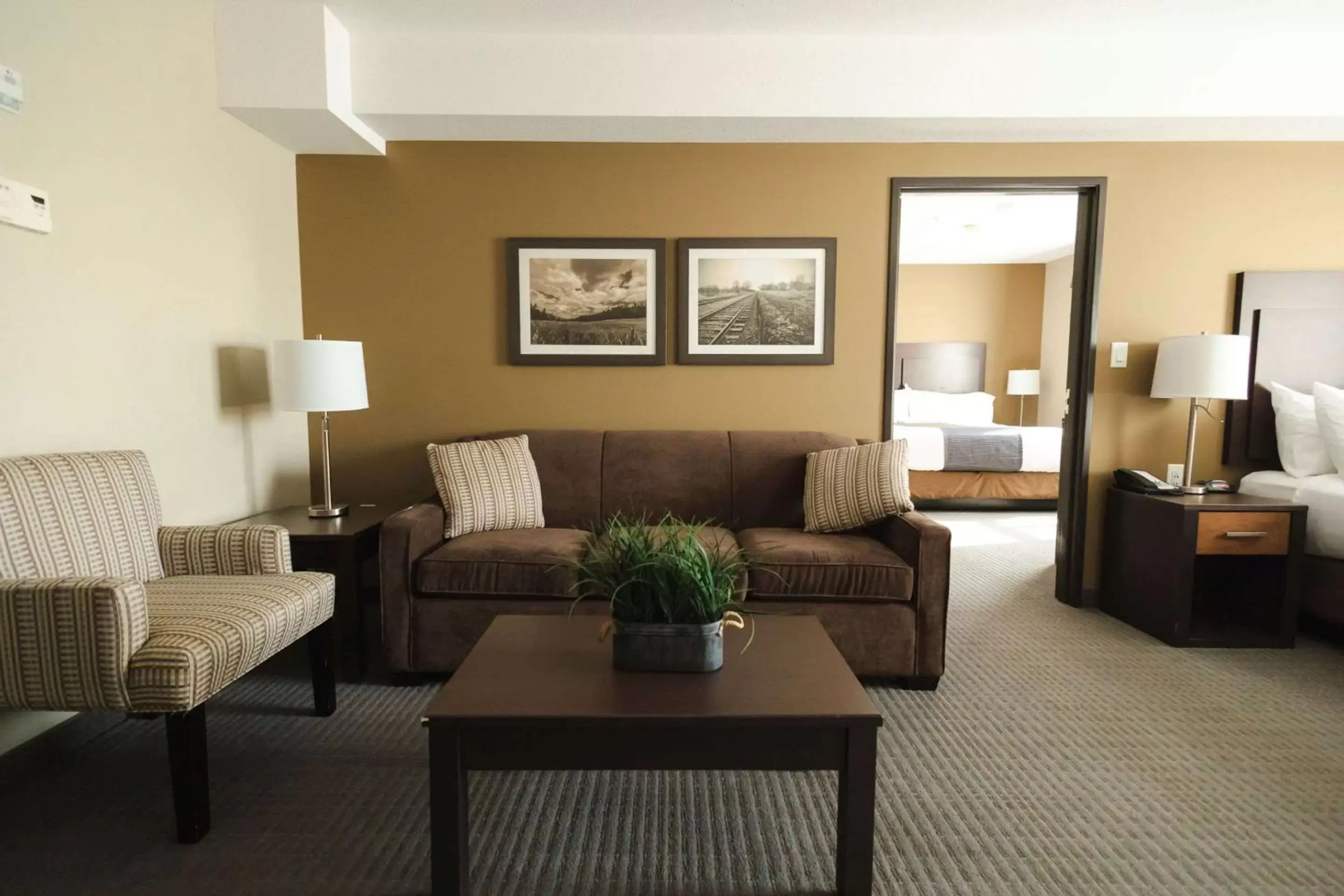 Photo of the whole room, Seating Area in Best Western Plus Lacombe Inn and Suites