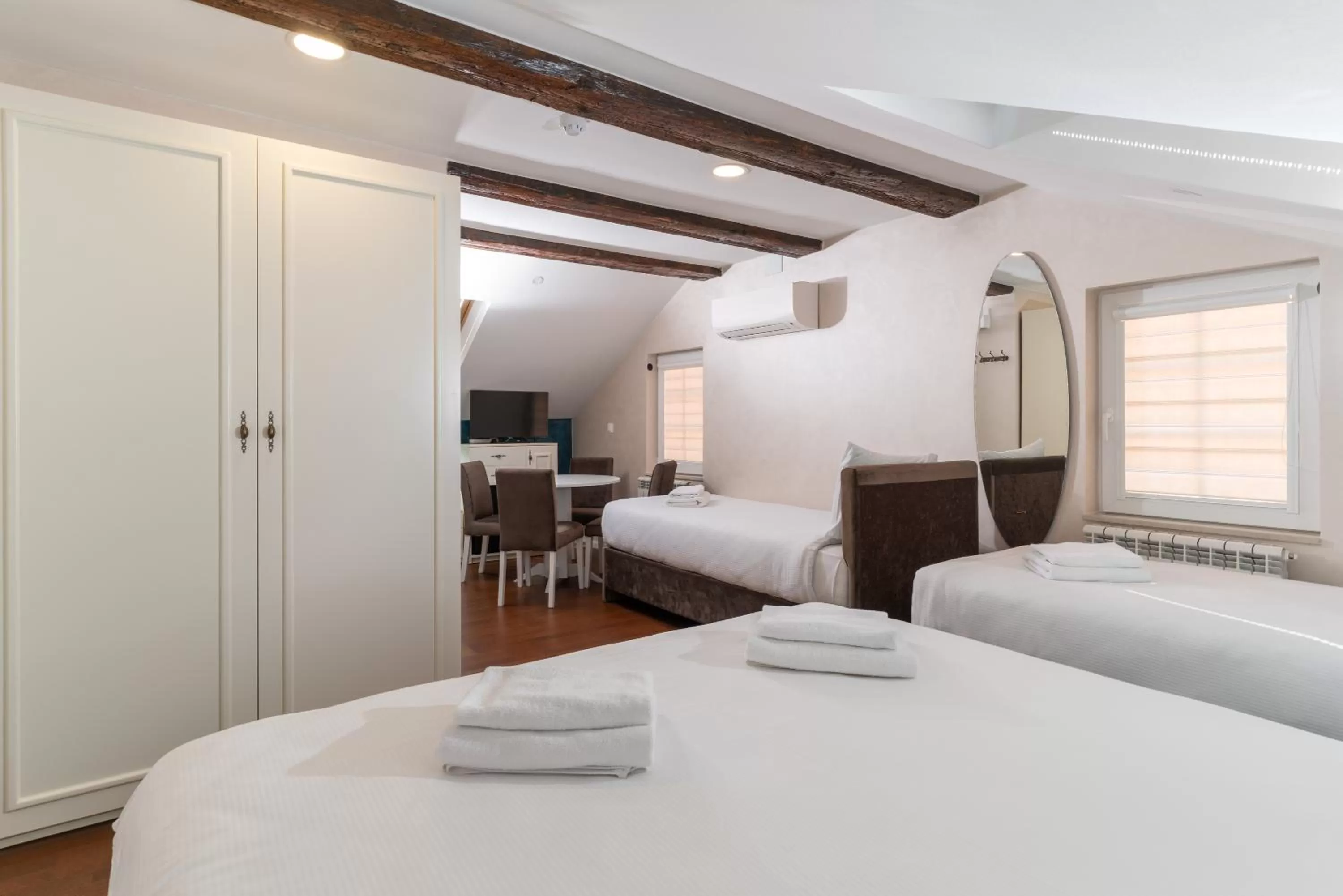 Photo of the whole room, Bed in Ornament Hotel