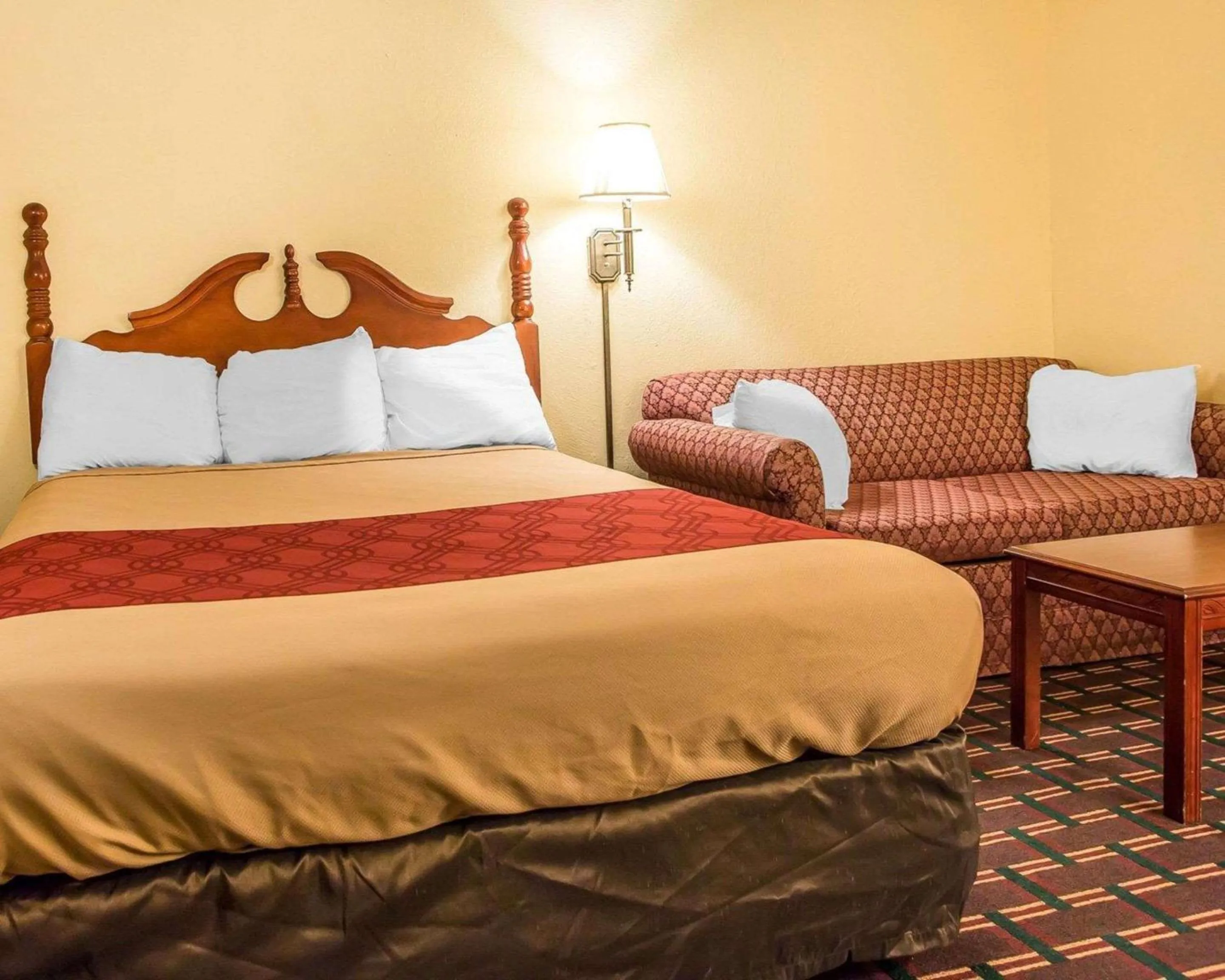 Photo of the whole room, Bed in Rodeway Inn Montpelier