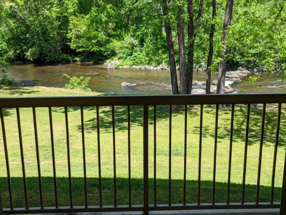 Balcony/Terrace in Quality Inn Cherokee Riverside