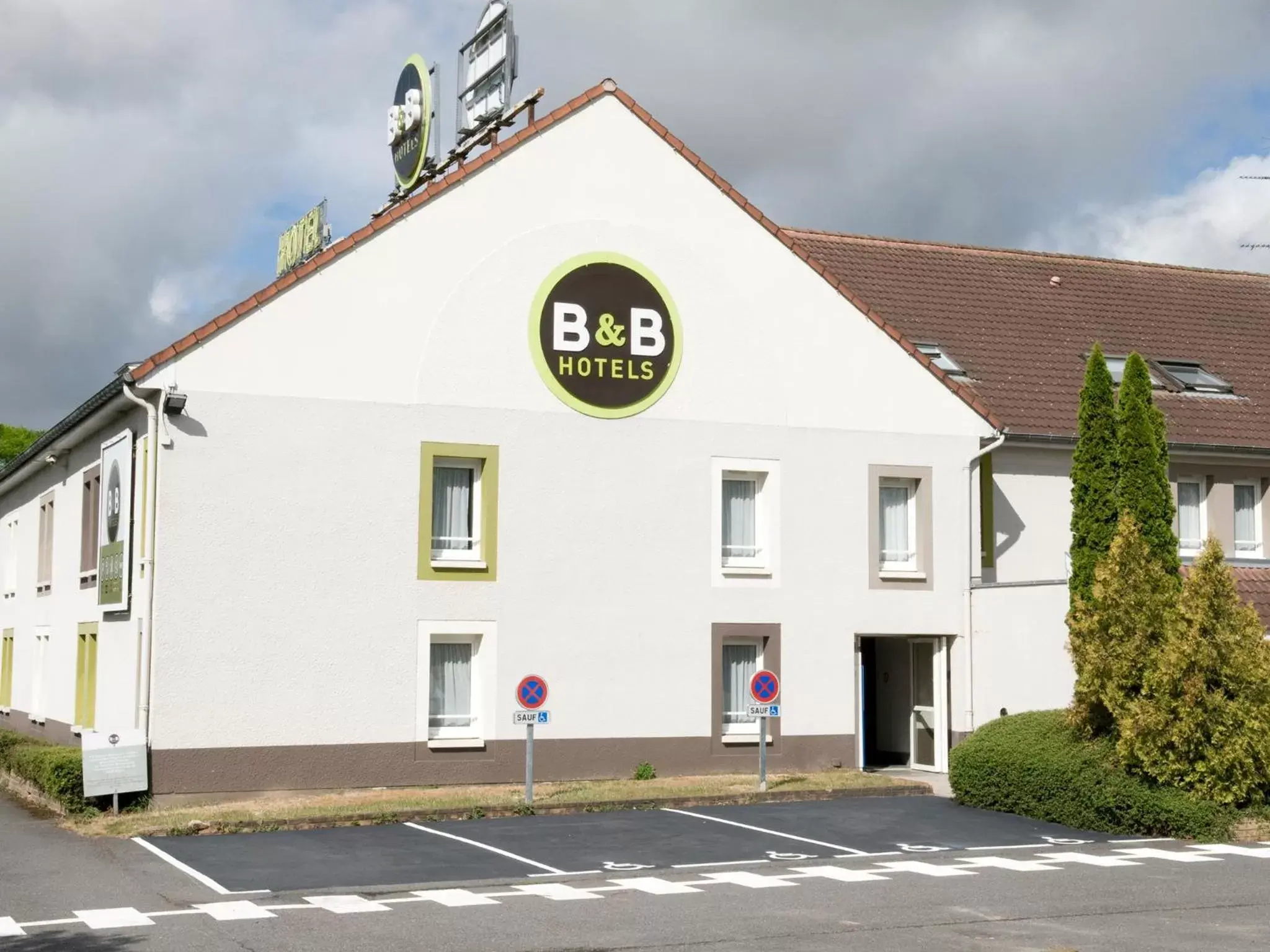 Facade/entrance, Property Building in B&B HOTEL Saint-Quentin