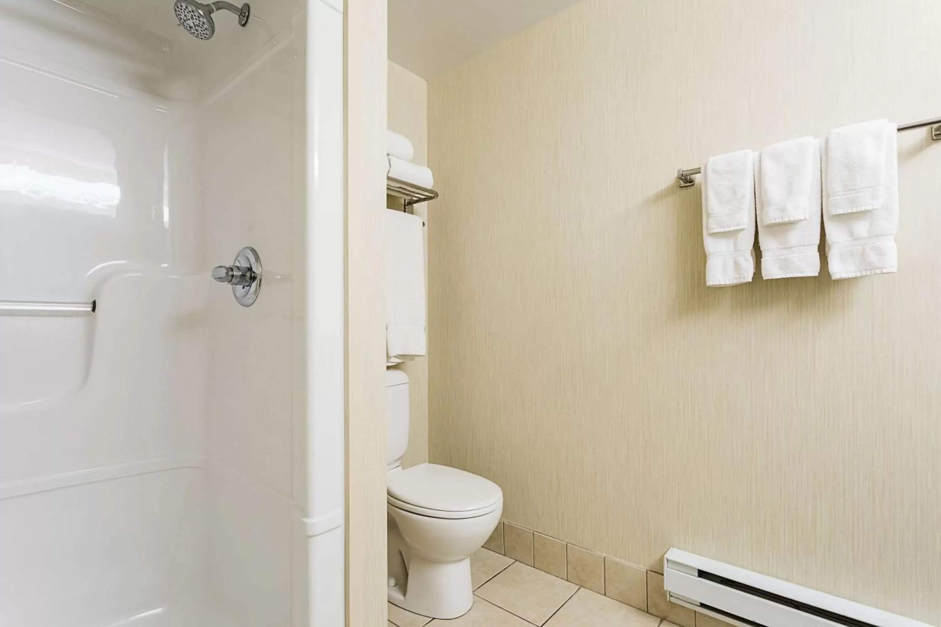 Bathroom in Best Western Inn On The Bay