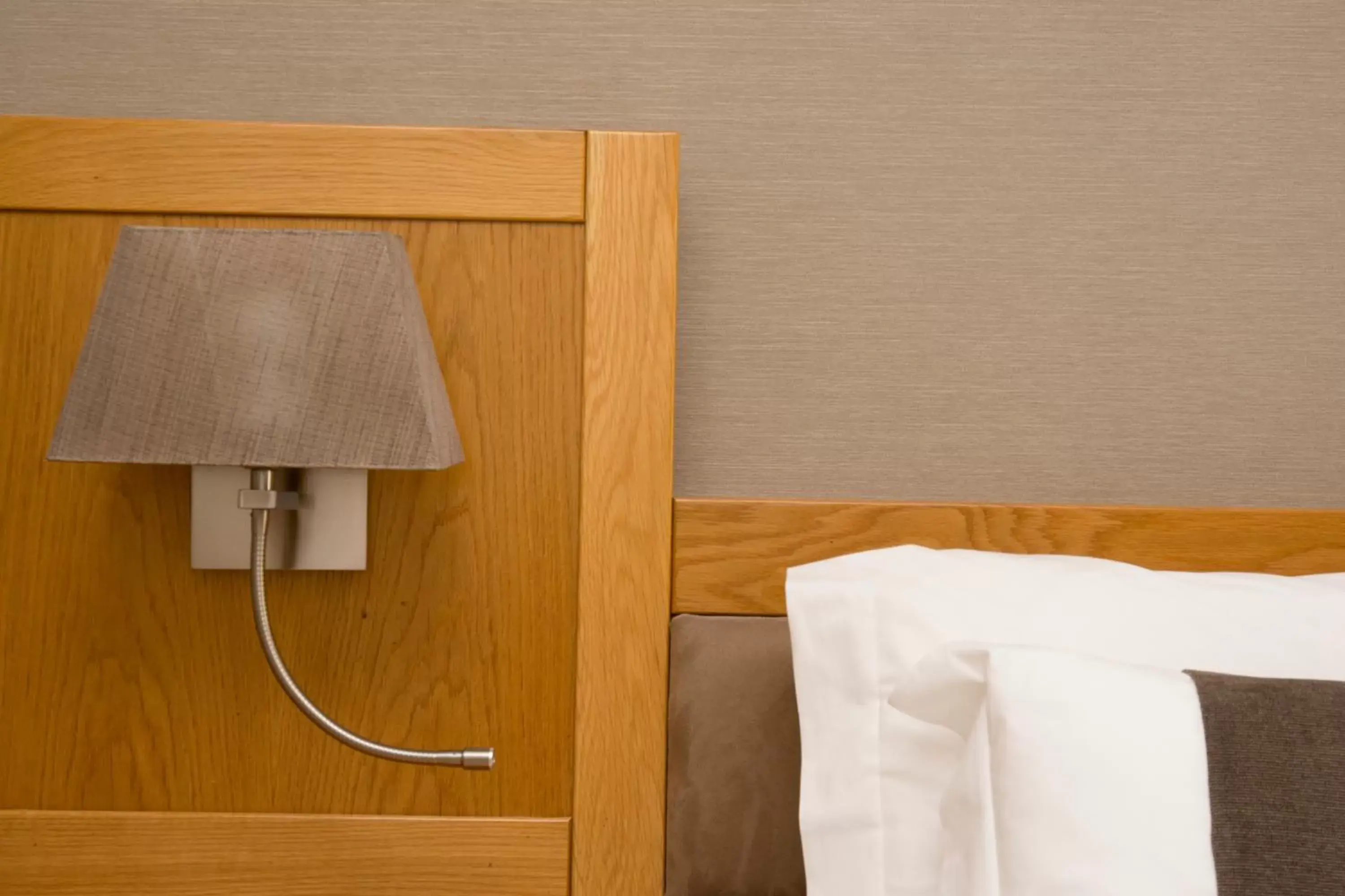 Superior King or Twin Room in Hotel Rainha D. Amélia, Arts & Leisure Superior King or Twin Room in Hotel Rainha D. Amélia, Arts & Leisure