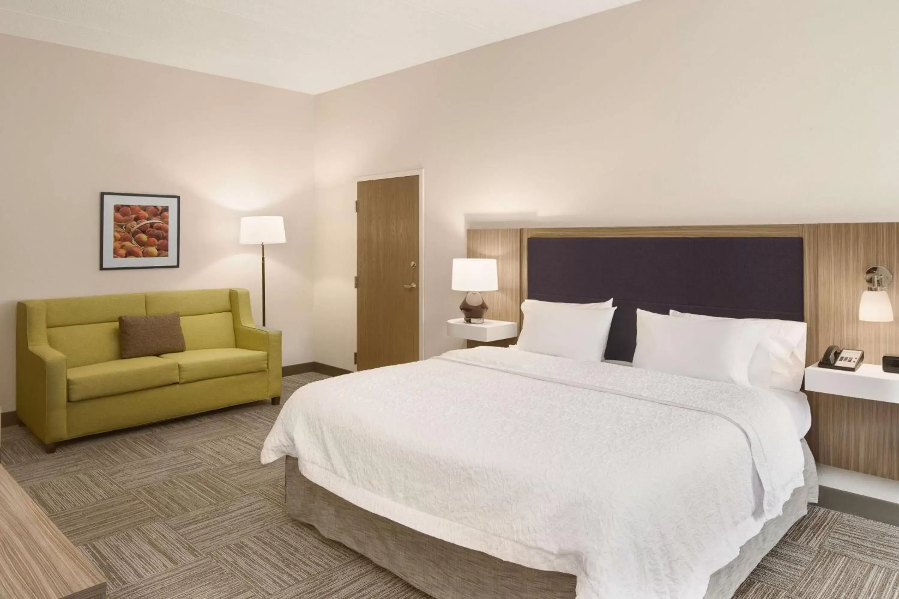 Bed in Hampton Inn Lagrange near Callaway Gardens Bed in Hampton Inn Lagrange near Callaway Gardens