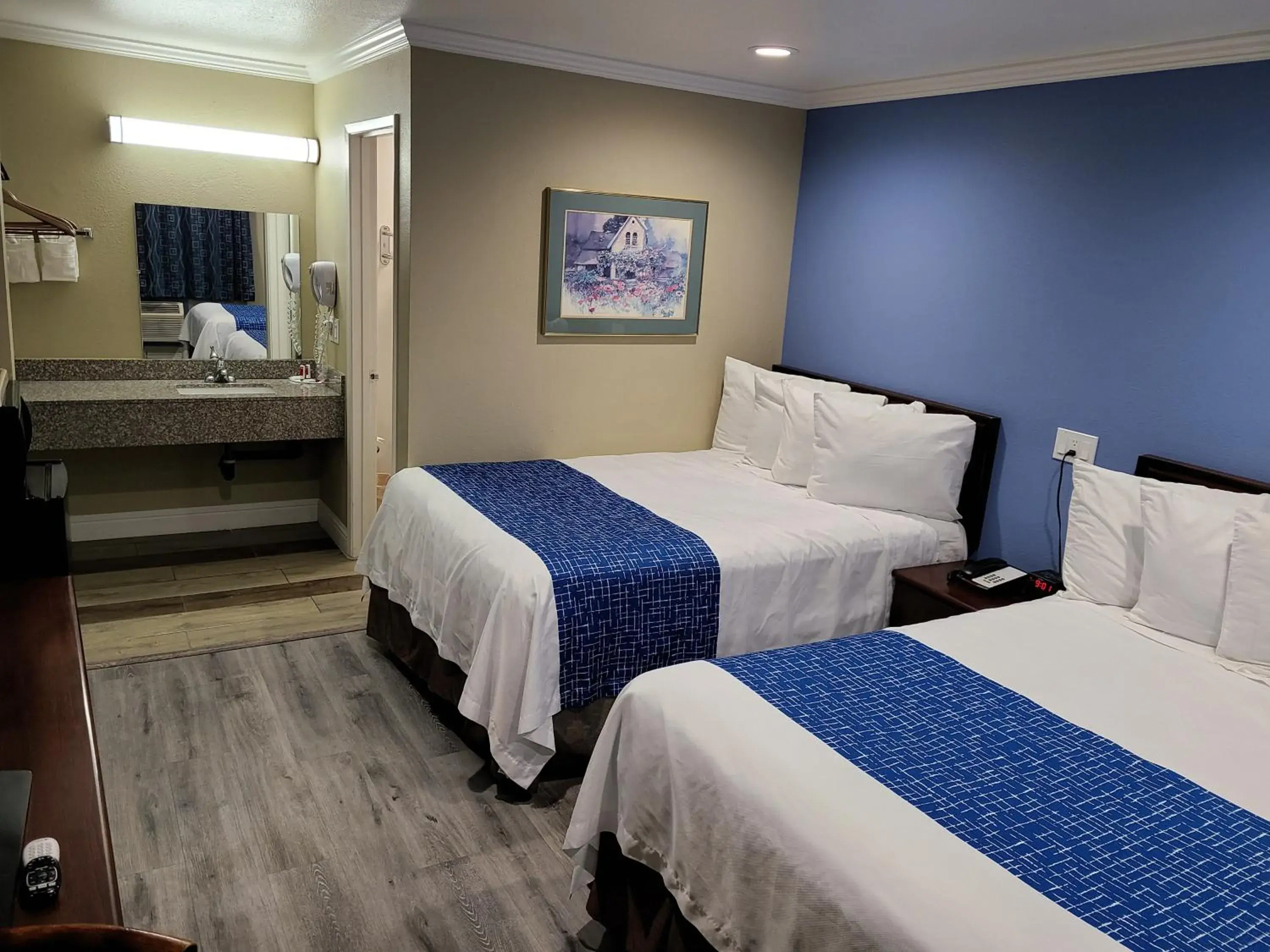 Bedroom, Bed in Travelodge by Wyndham Clearlake