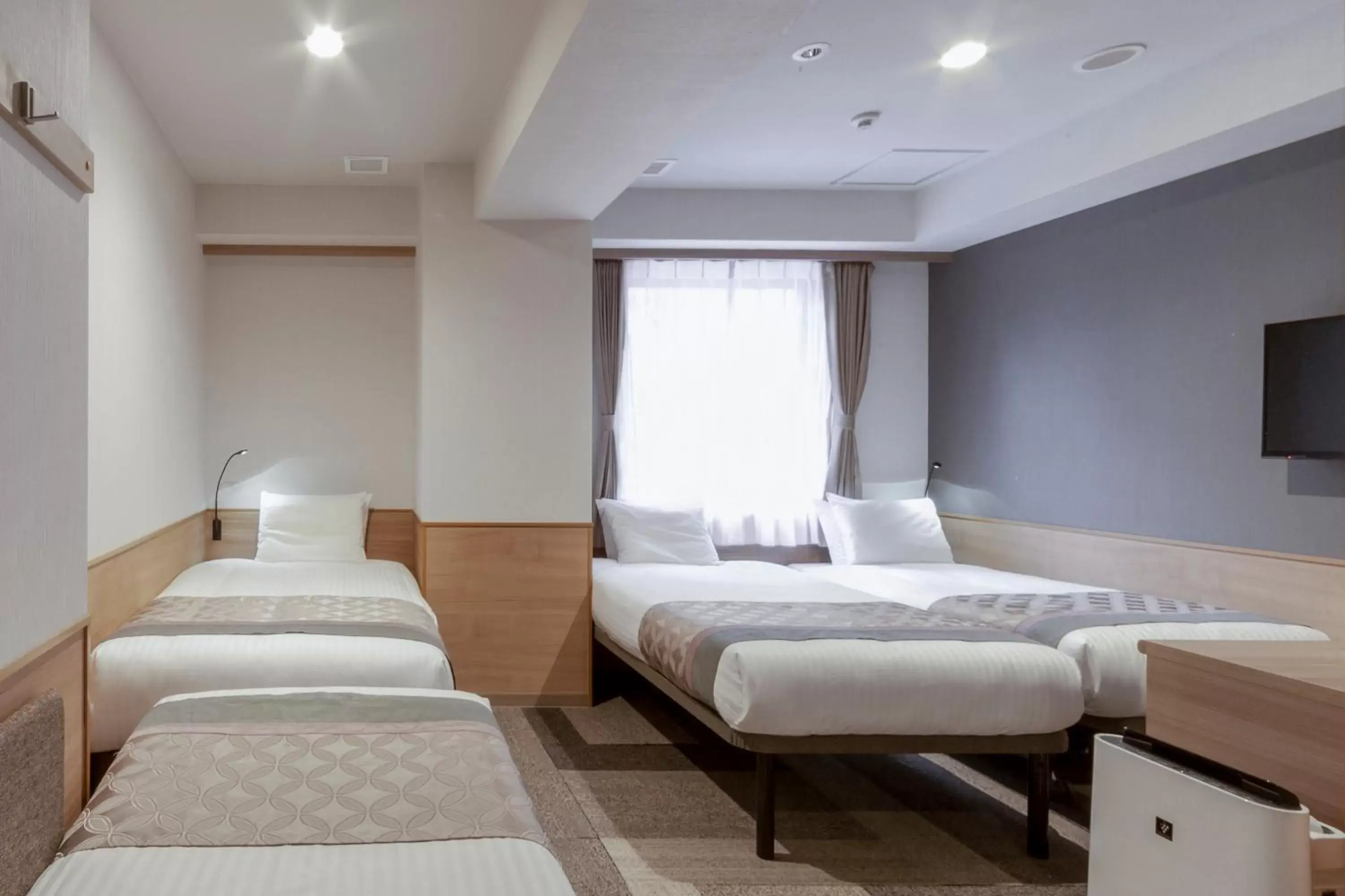 Economy Quadruple Room with Complimentary Lobby Drinks in The Bridge Hotel Shinsaibashi Economy Quadruple Room with Complimentary Lobby Drinks in The Bridge Hotel Shinsaibashi