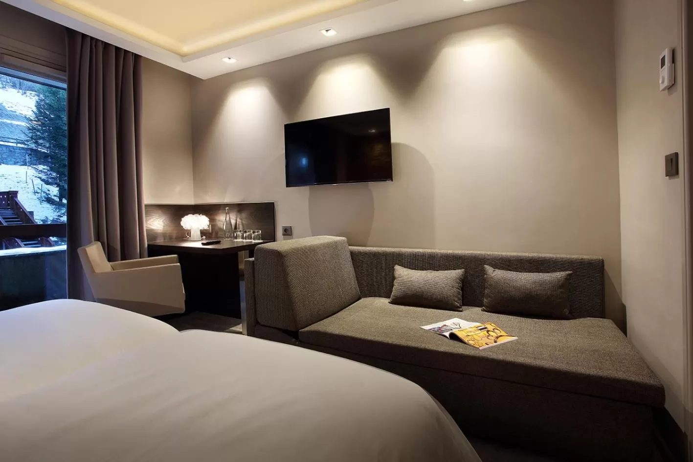 TV and multimedia, Bed in Hotel Le Tremplin