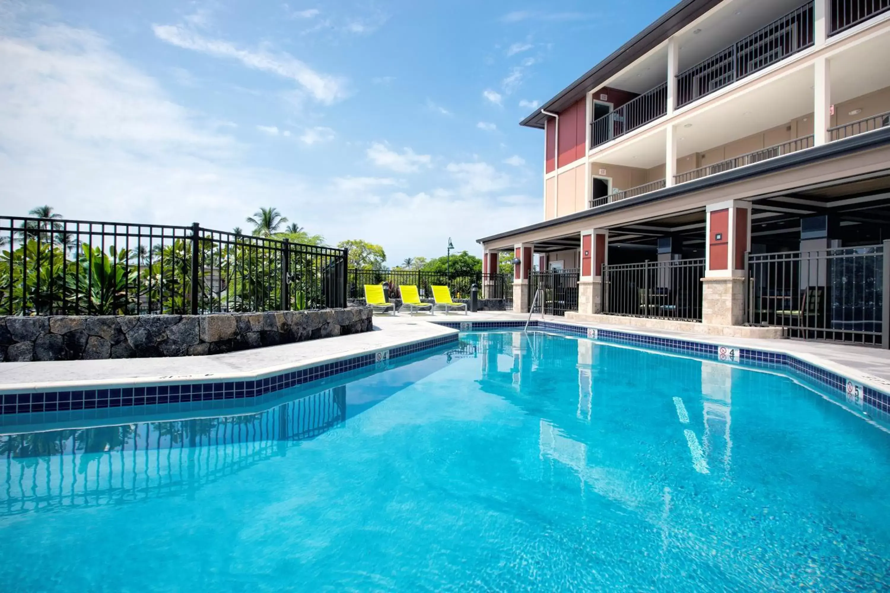 Swimming Pool in Holiday Inn Express & Suites Kailua-Kona, an IHG Hotel