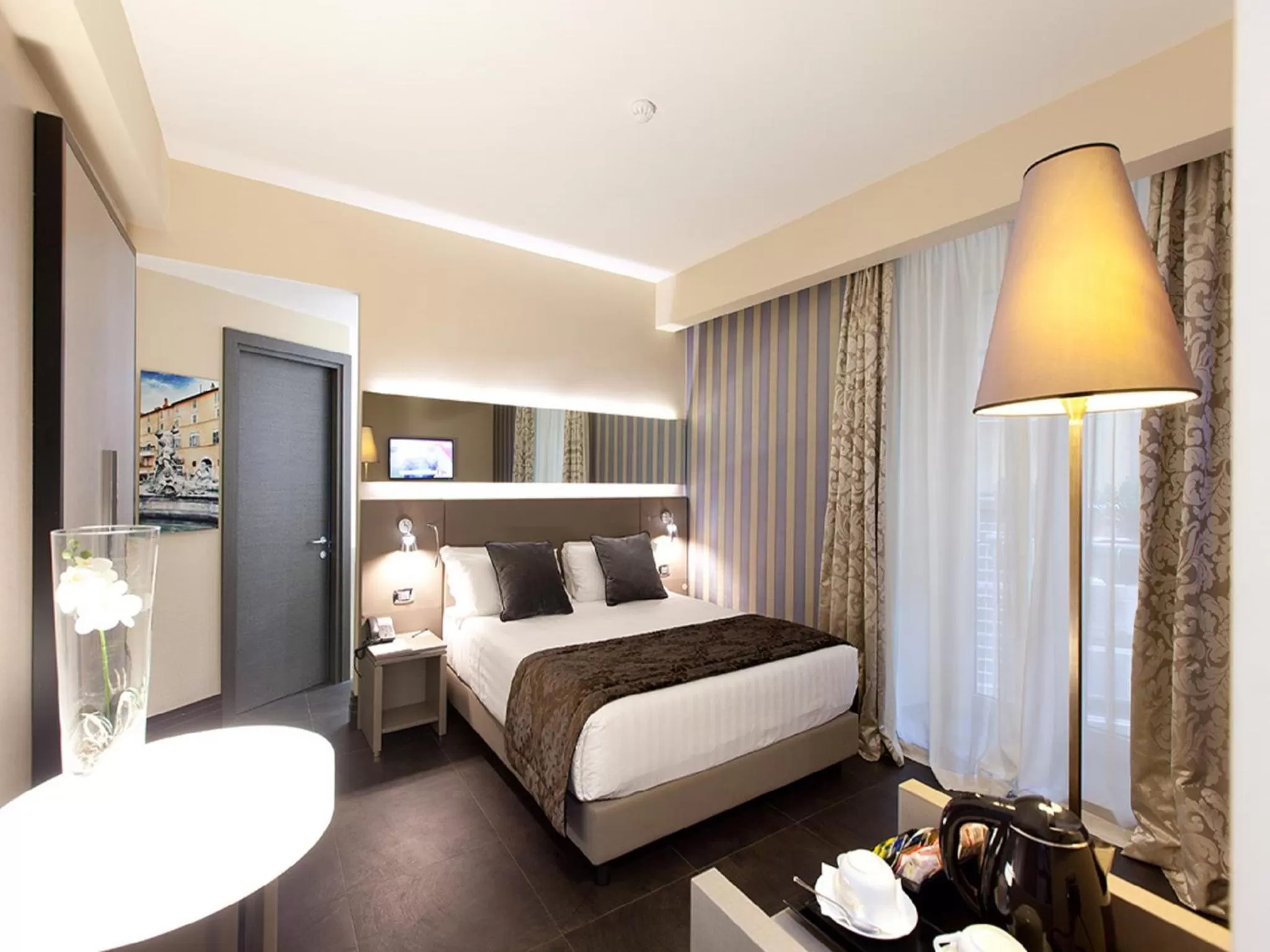 Photo of the whole room, Bed in Quirinale Luxury Rooms