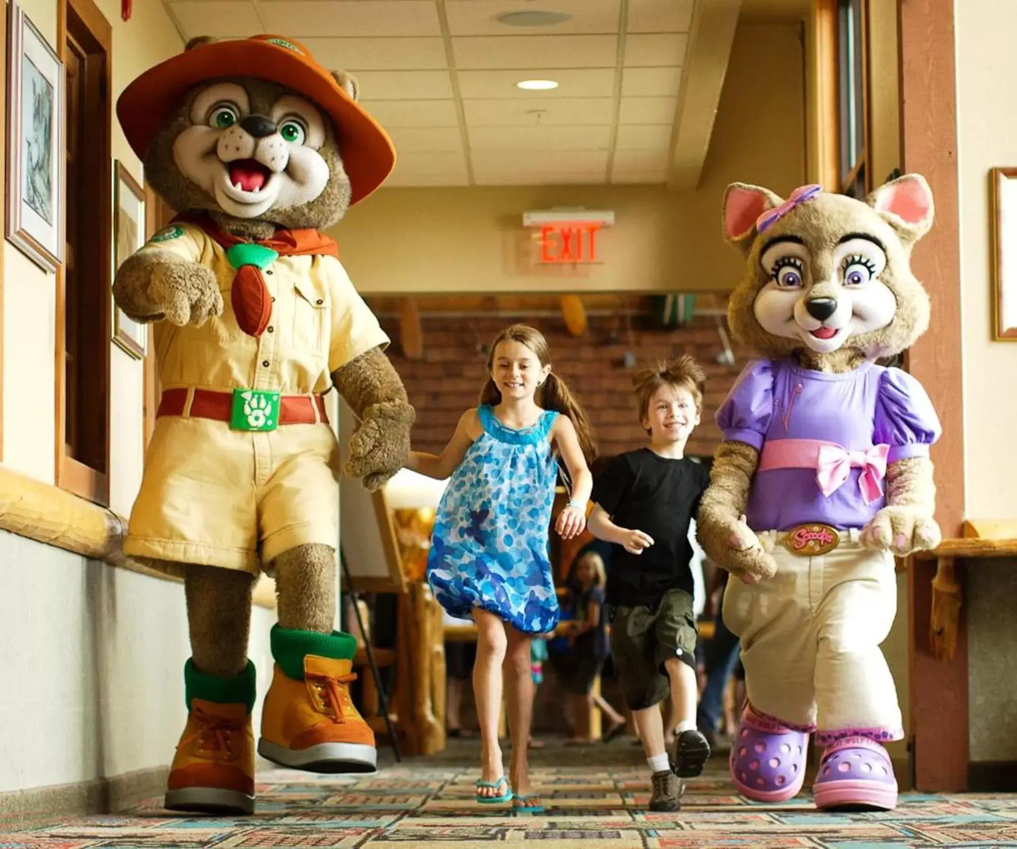 People, Children in Great Wolf Lodge - Niagara Falls