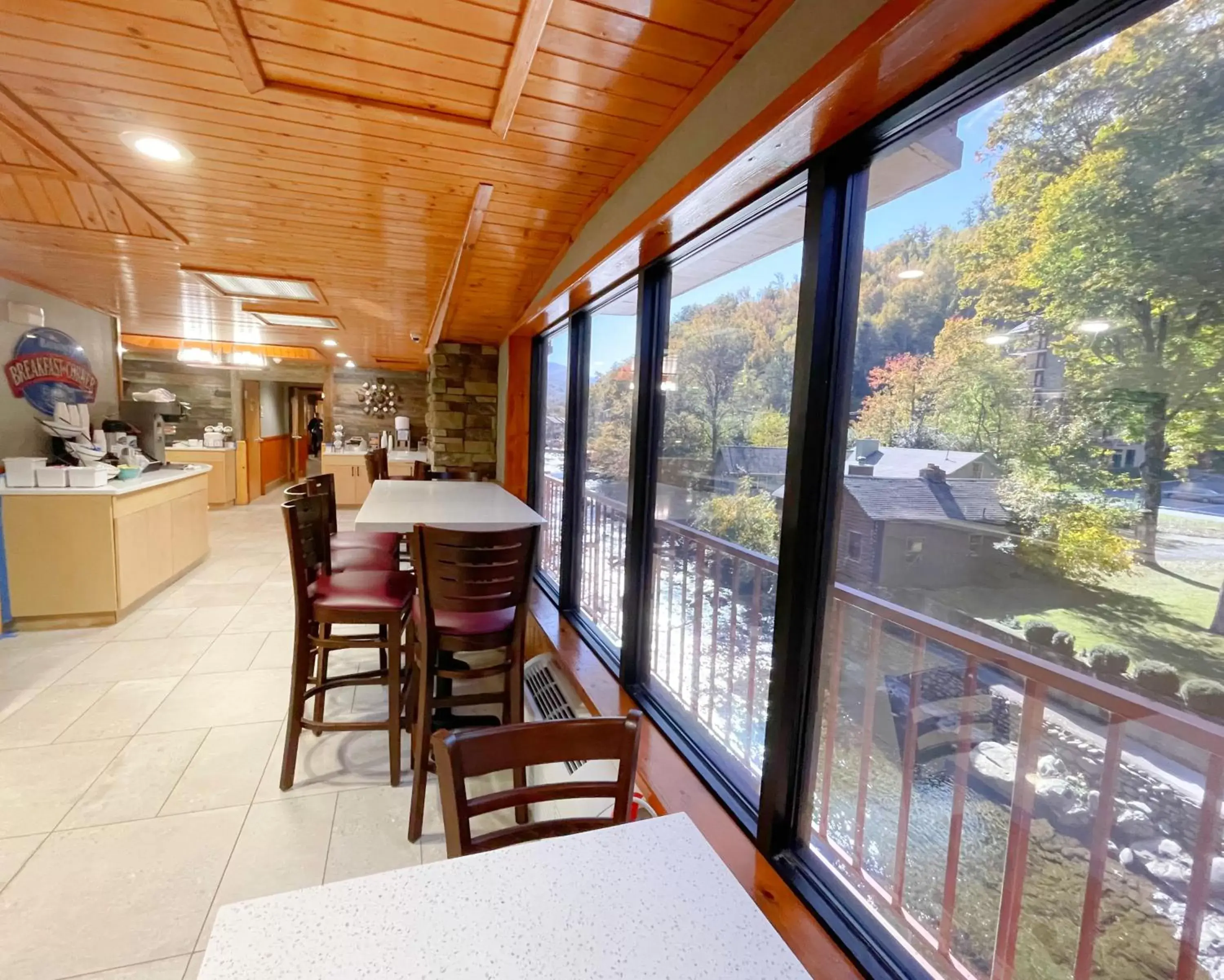 Breakfast, Restaurant/Places to Eat in Baymont by Wyndham Gatlinburg On The River