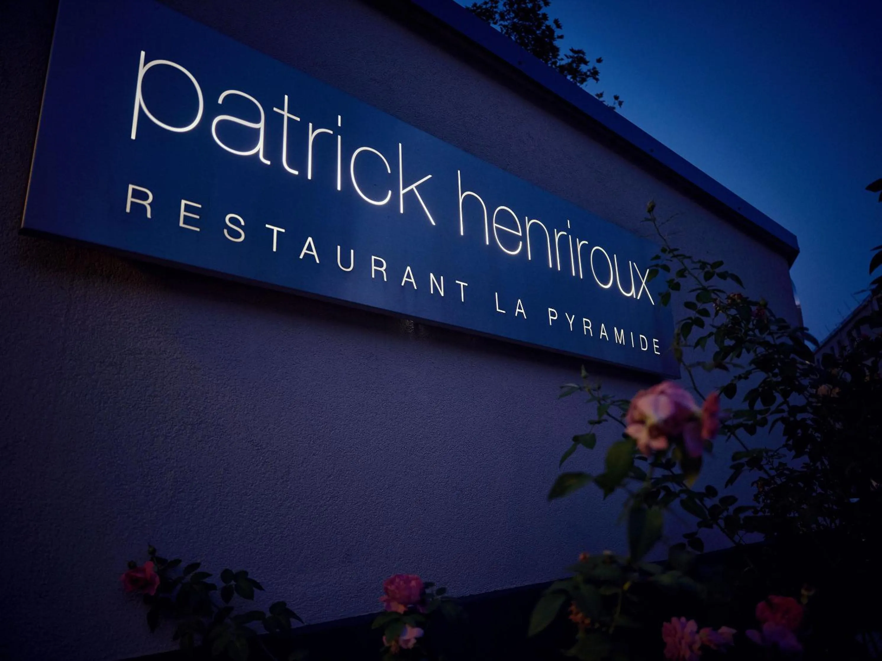 Night in La Pyramide - Maison Henriroux