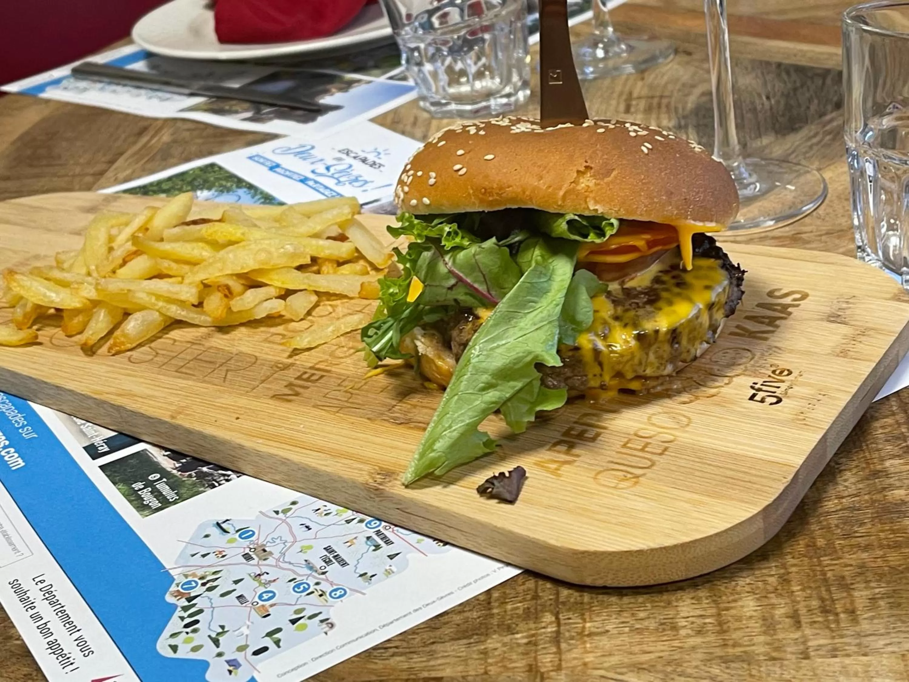 Restaurant/places to eat in Hotel du Cheval Blanc