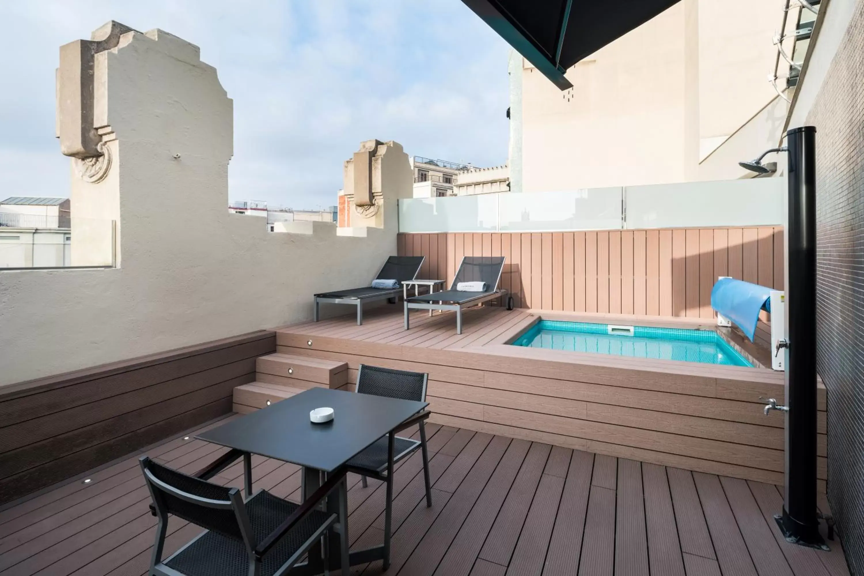 Superior Double Room with Terrace and Private Pool in Catalonia Catedral