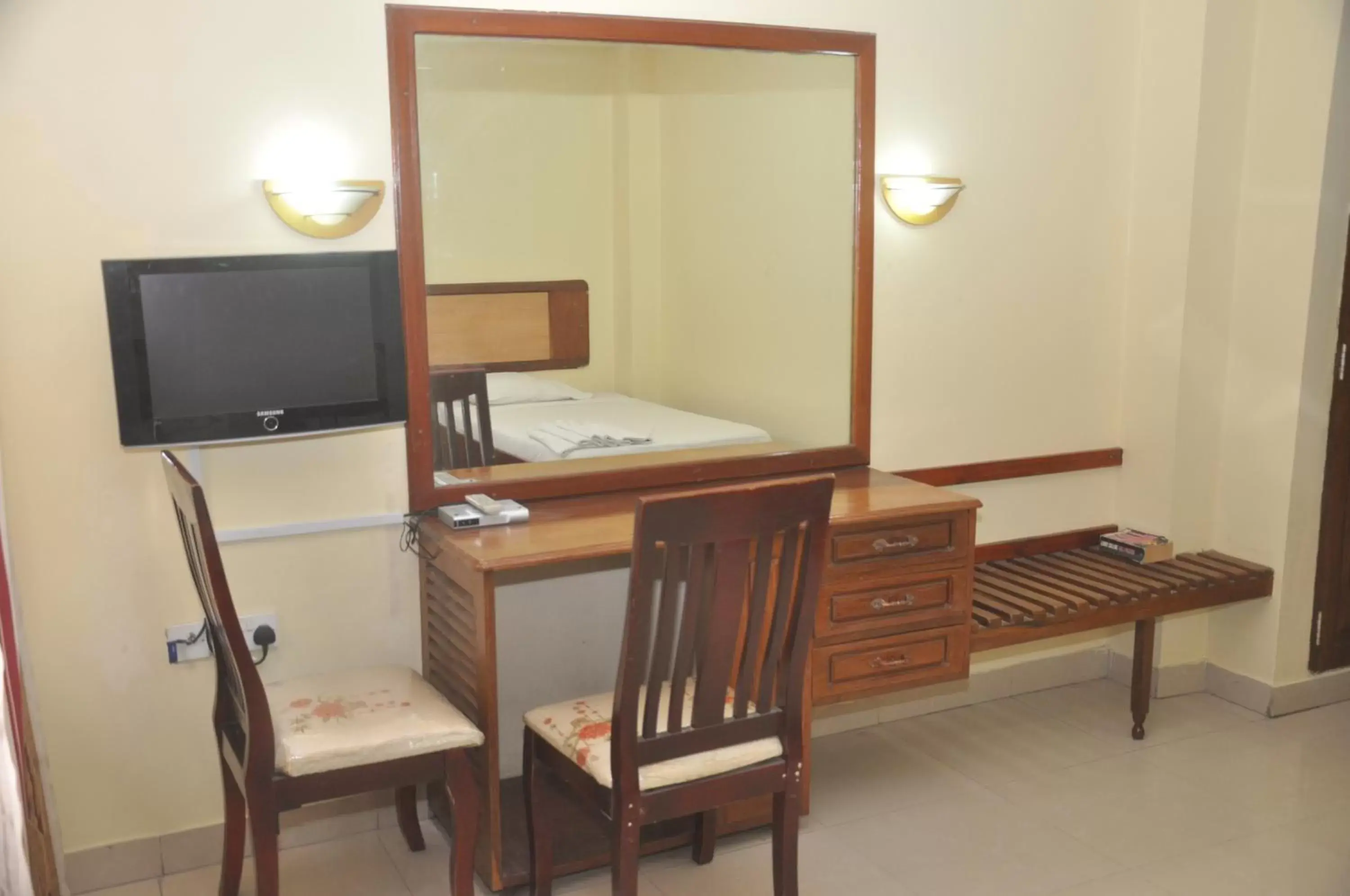 Bedroom, TV/Entertainment Center in Iris Hotel Dar Es Salaam