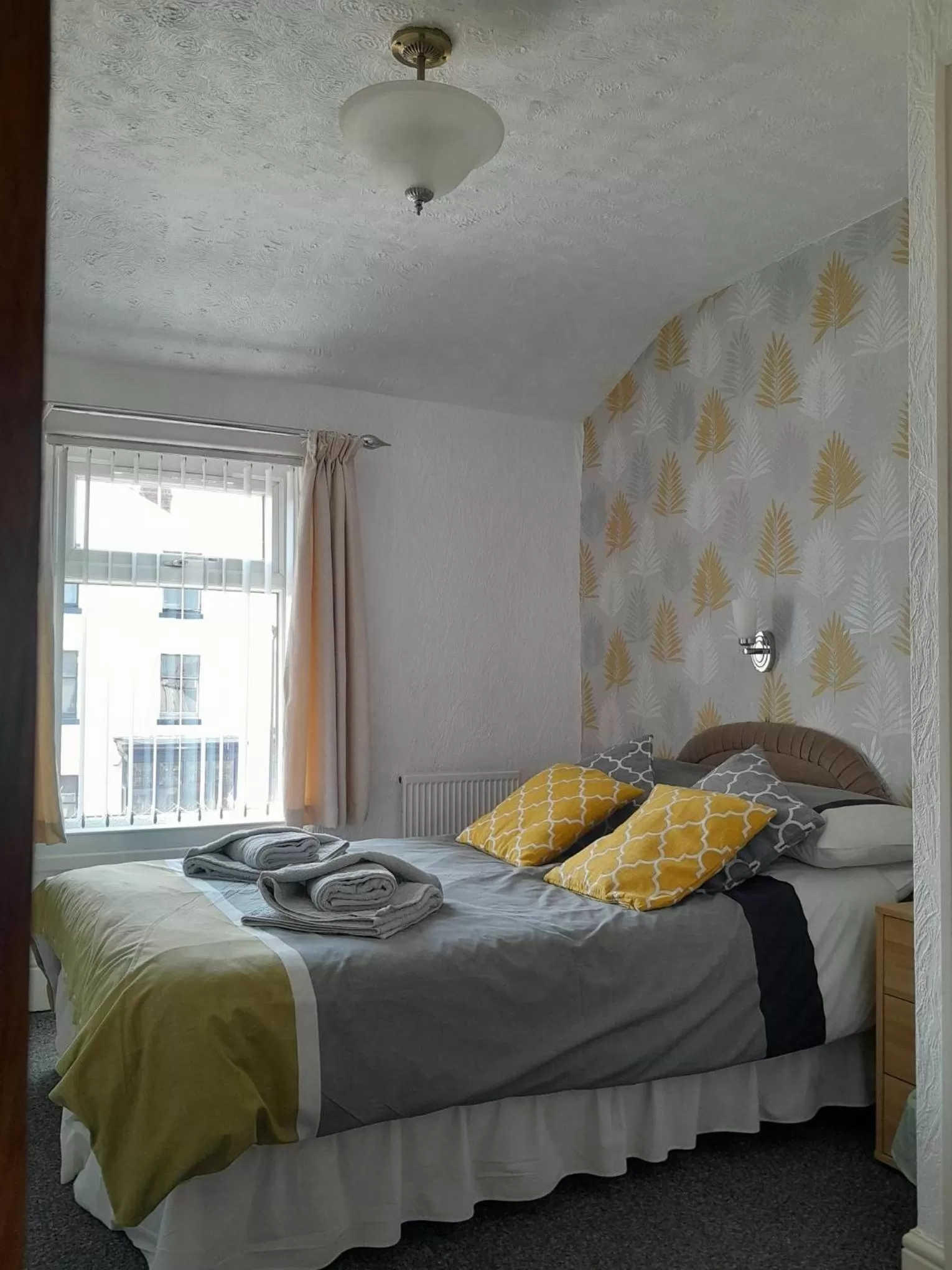 Shower, Bed in Legends Hotel