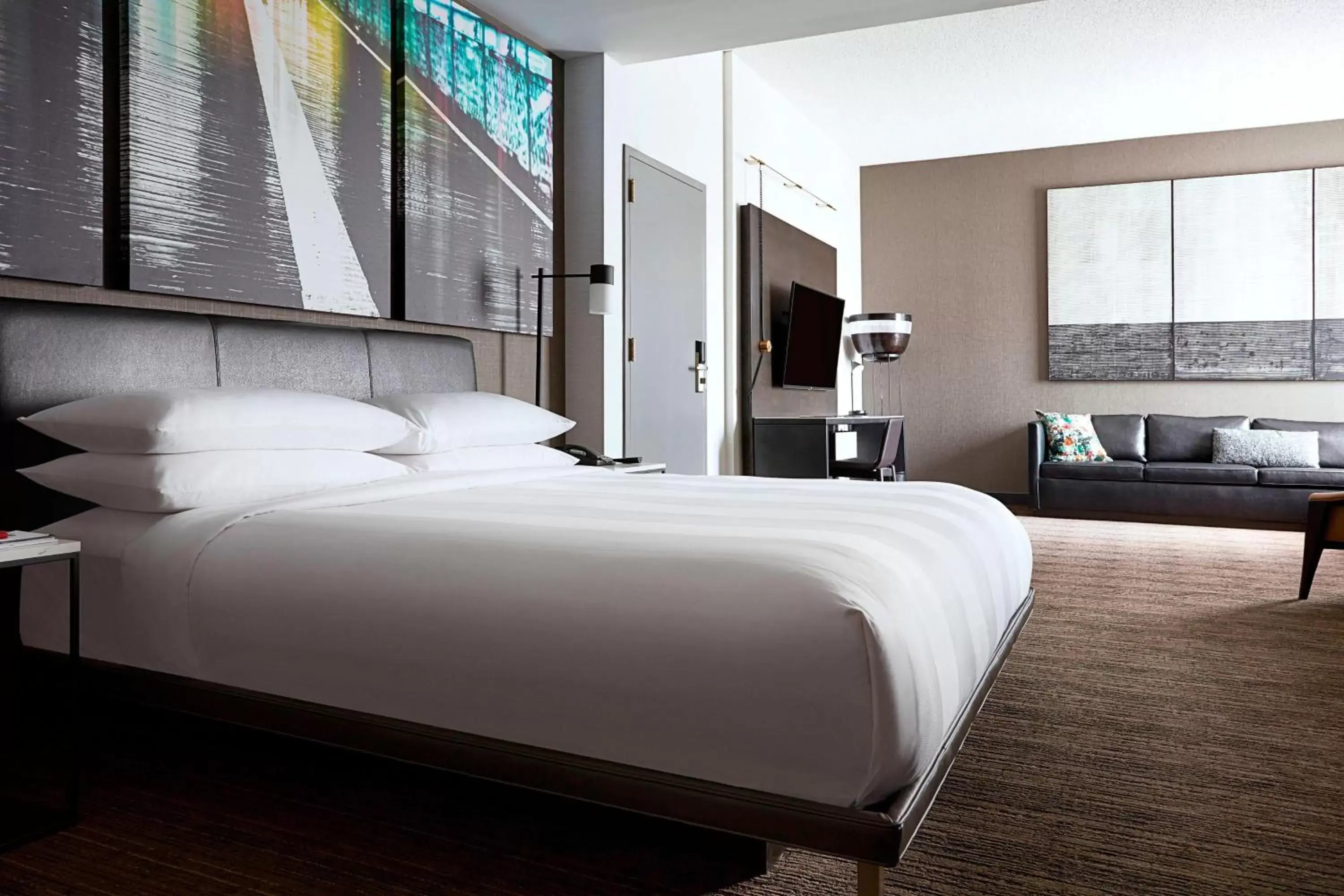 Photo of the whole room, Bed in New York Marriott at the Brooklyn Bridge