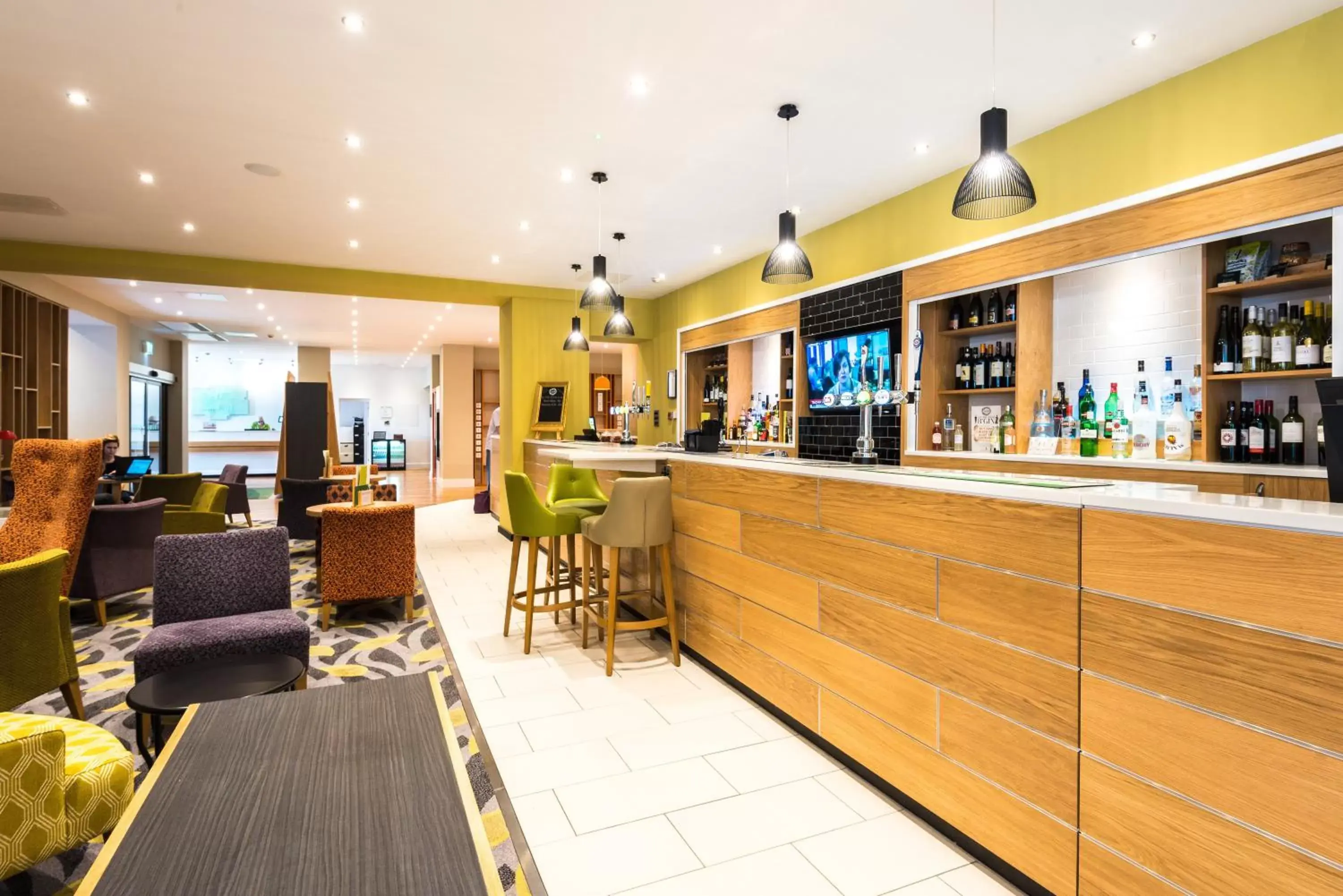 Lounge or bar, Lounge/Bar in Holiday Inn Rotherham-Sheffield M1,Jct.33, an IHG Hotel