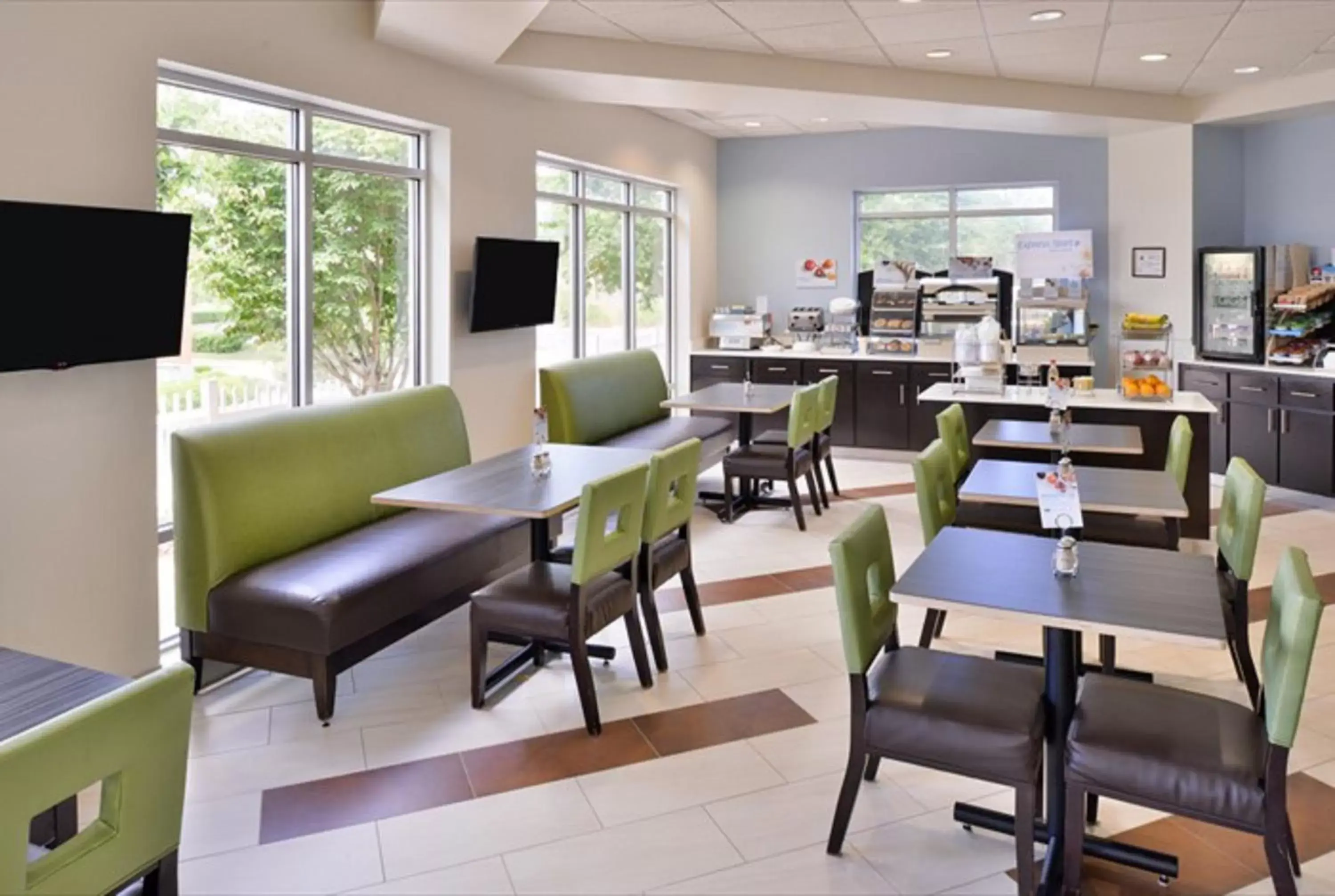 Breakfast, Restaurant/Places to Eat in Holiday Inn Express Hotel & Suites Mooresville - Lake Norman, an IHG Hotel