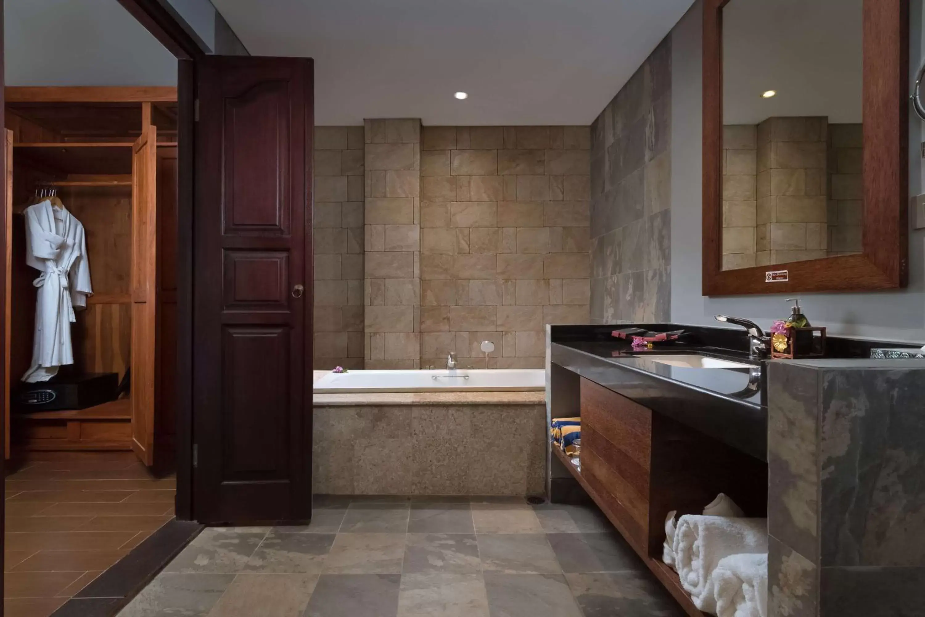 Bathroom, Kitchen/Kitchenette in Best Western Premier Agung Resort Ubud