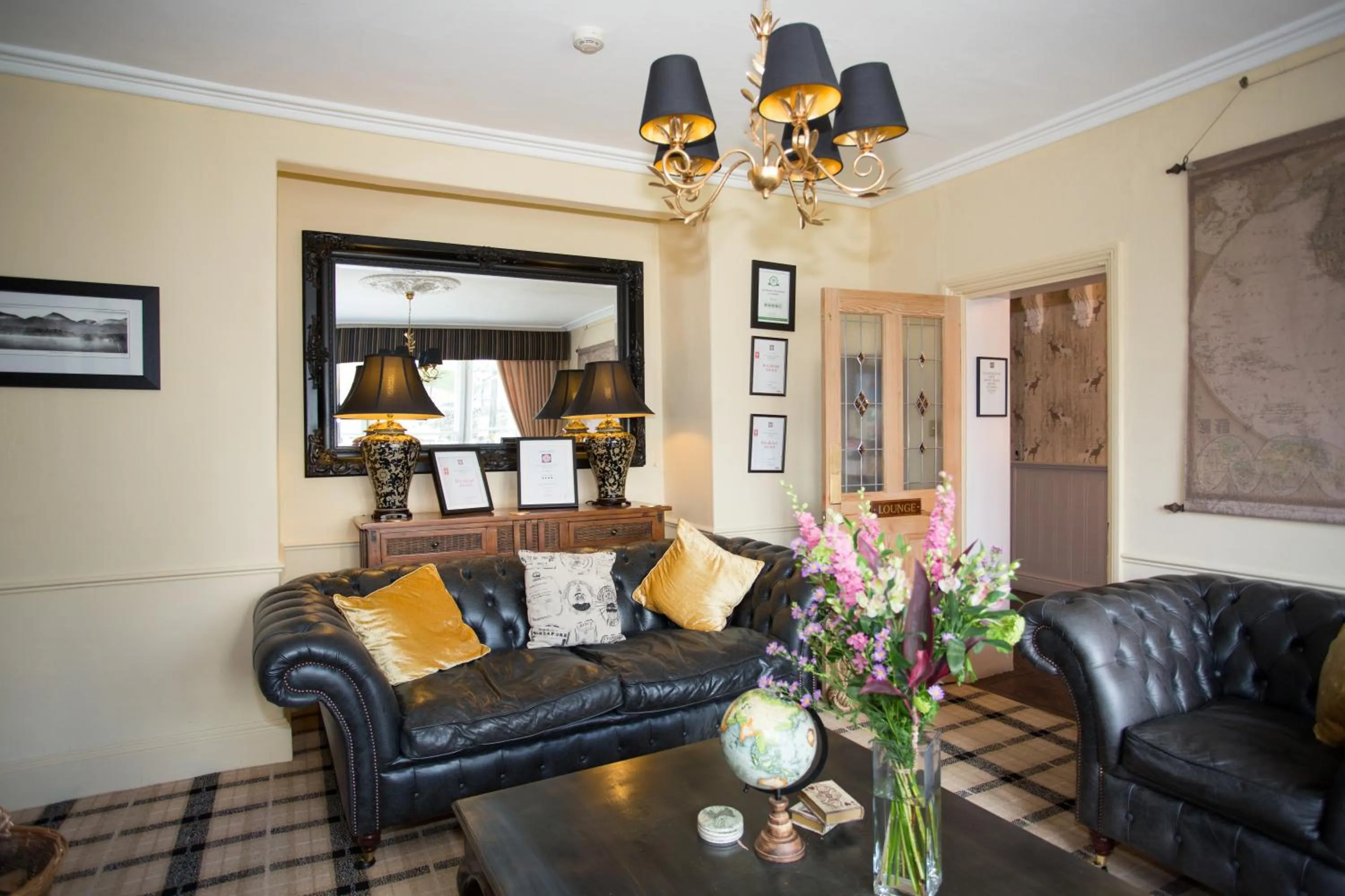 Living room in Holly Lodge Guest House with FREE off site health club