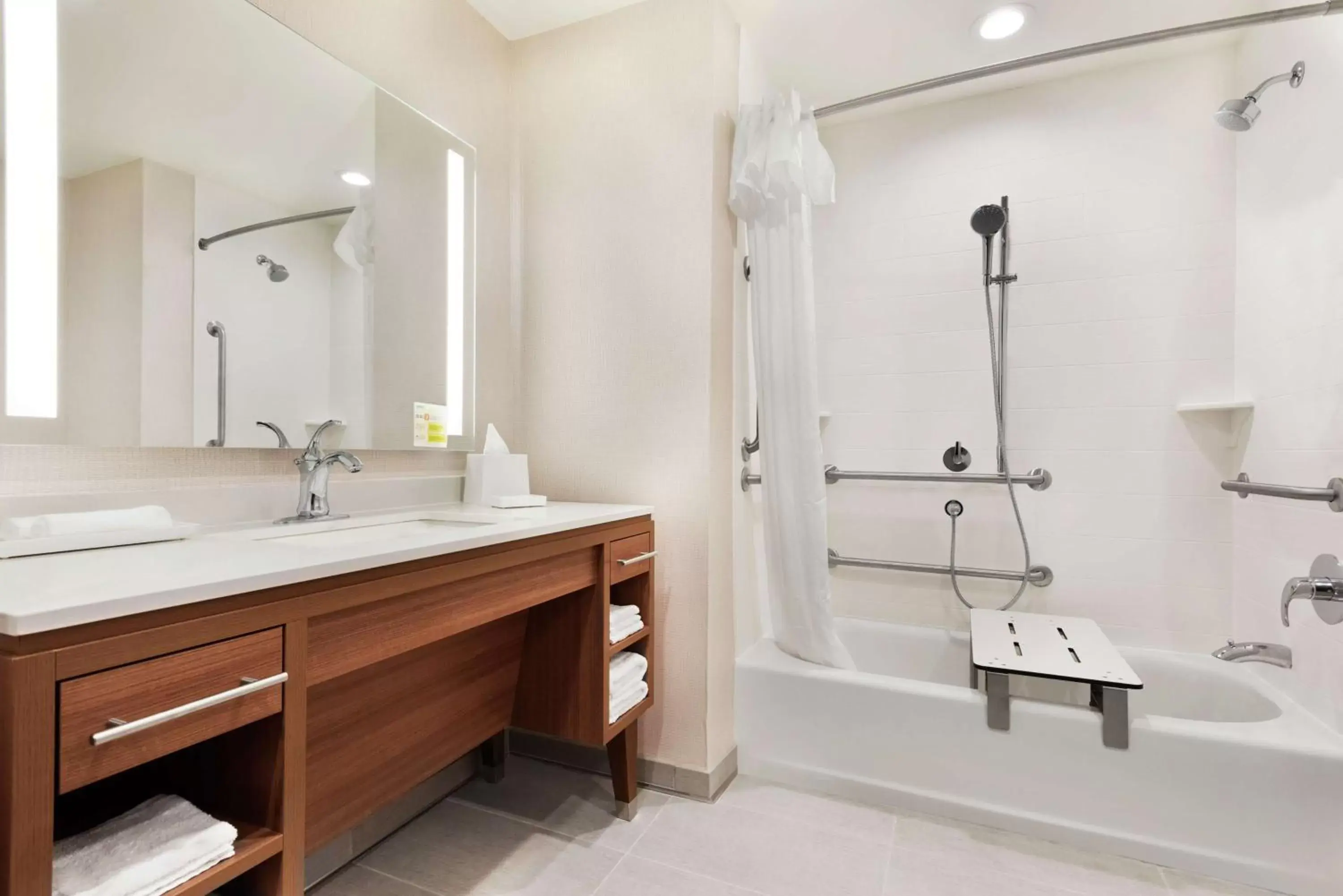 Bathroom in Home2 Suites By Hilton Columbia Harbison