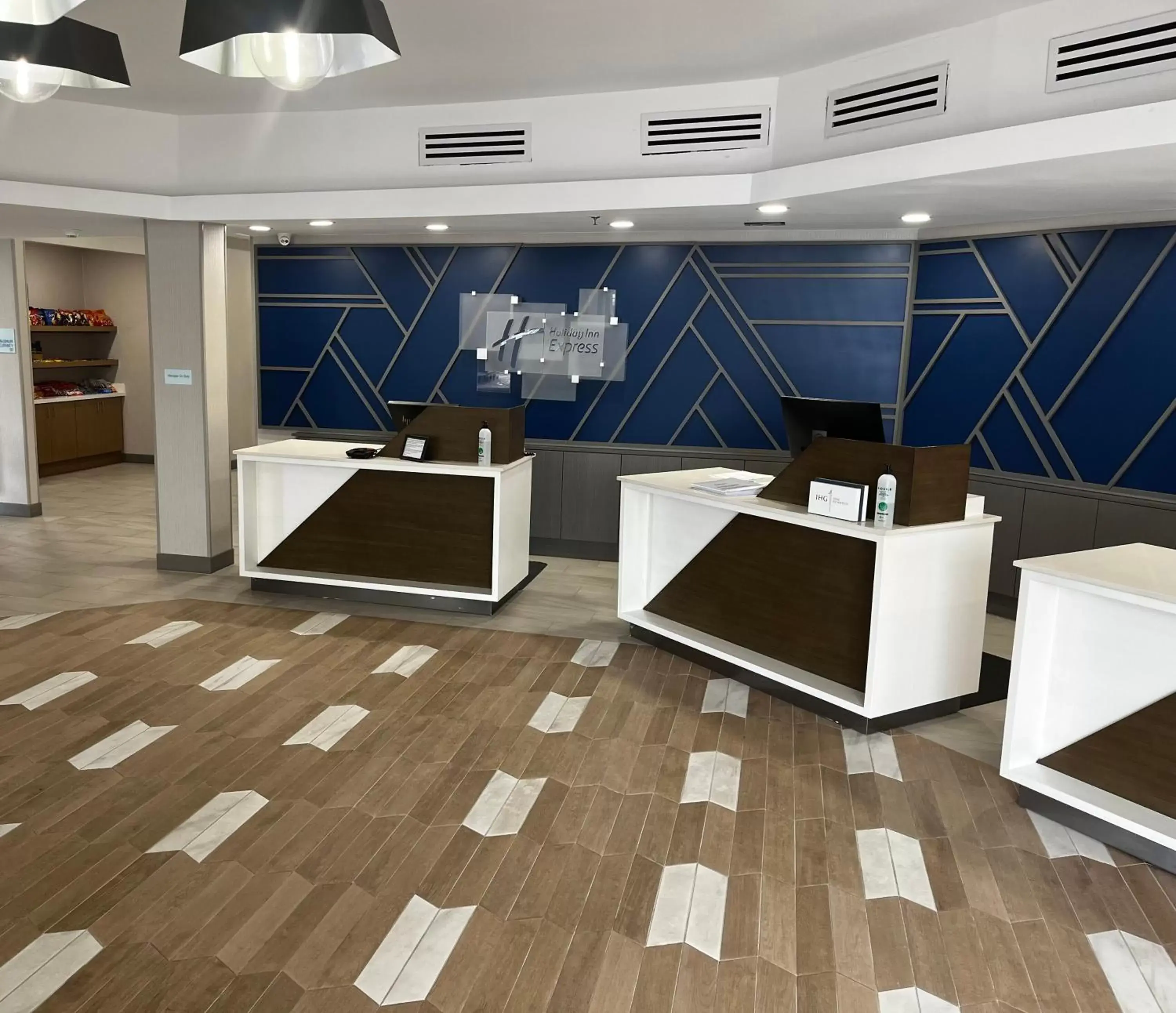 Property building, Lobby/Reception in Holiday Inn Express Atlanta Airport - North, an IHG Hotel