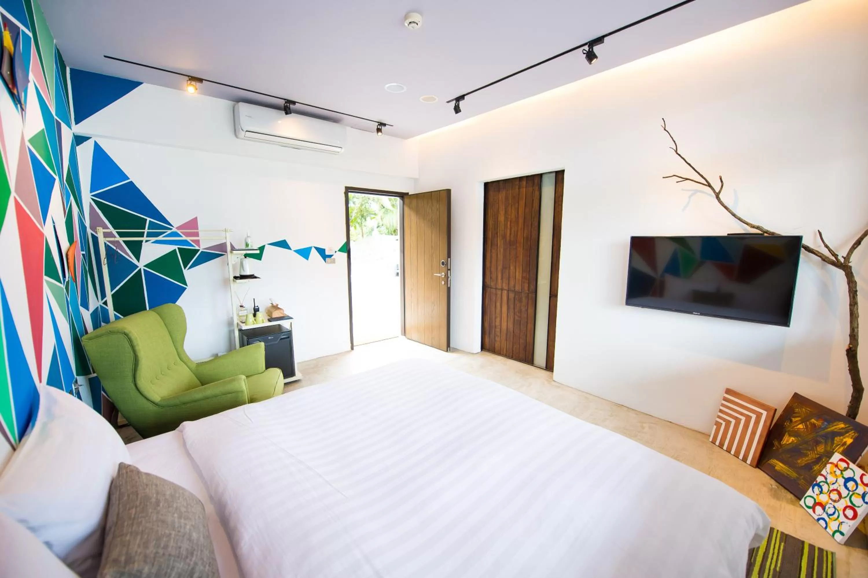 Photo of the whole room, Room Photo in The Leaf Inn