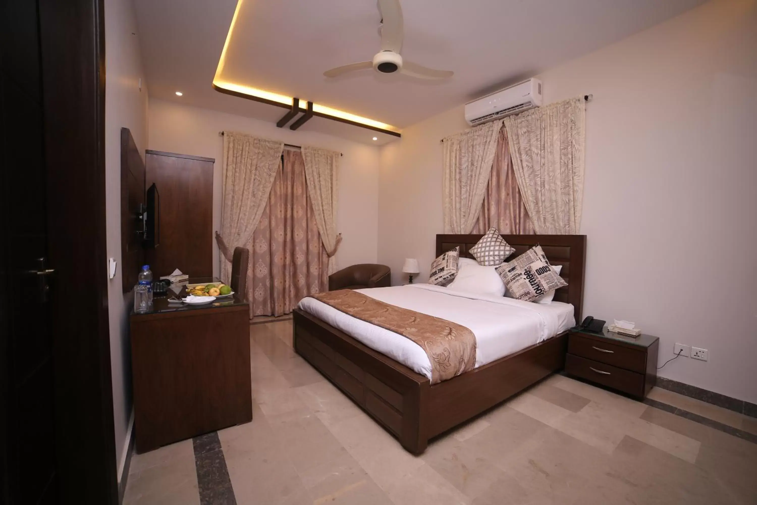 Bed in Zifan Hotel & Suites