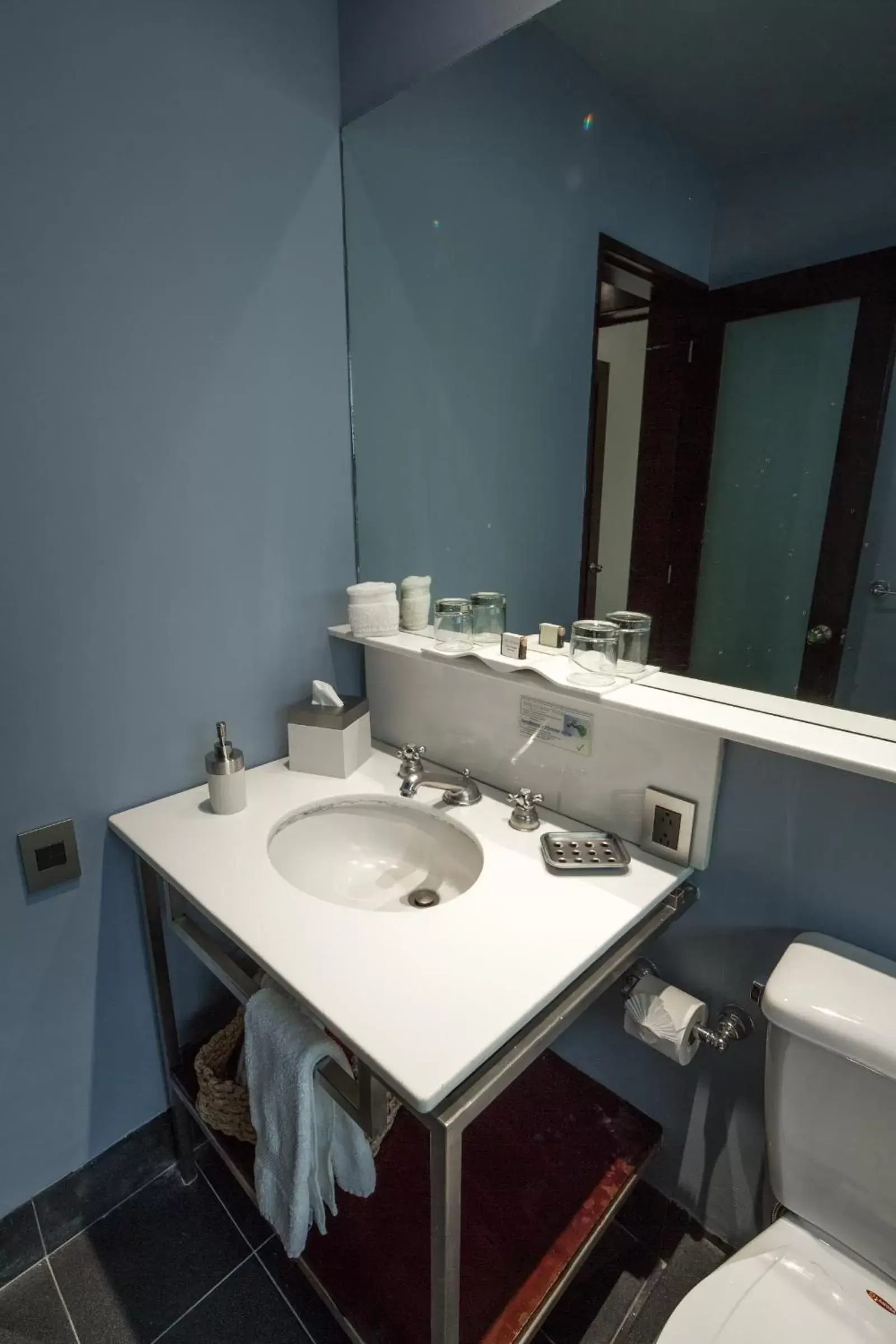 Toilet, Bathroom in FlowSuites Polanco
