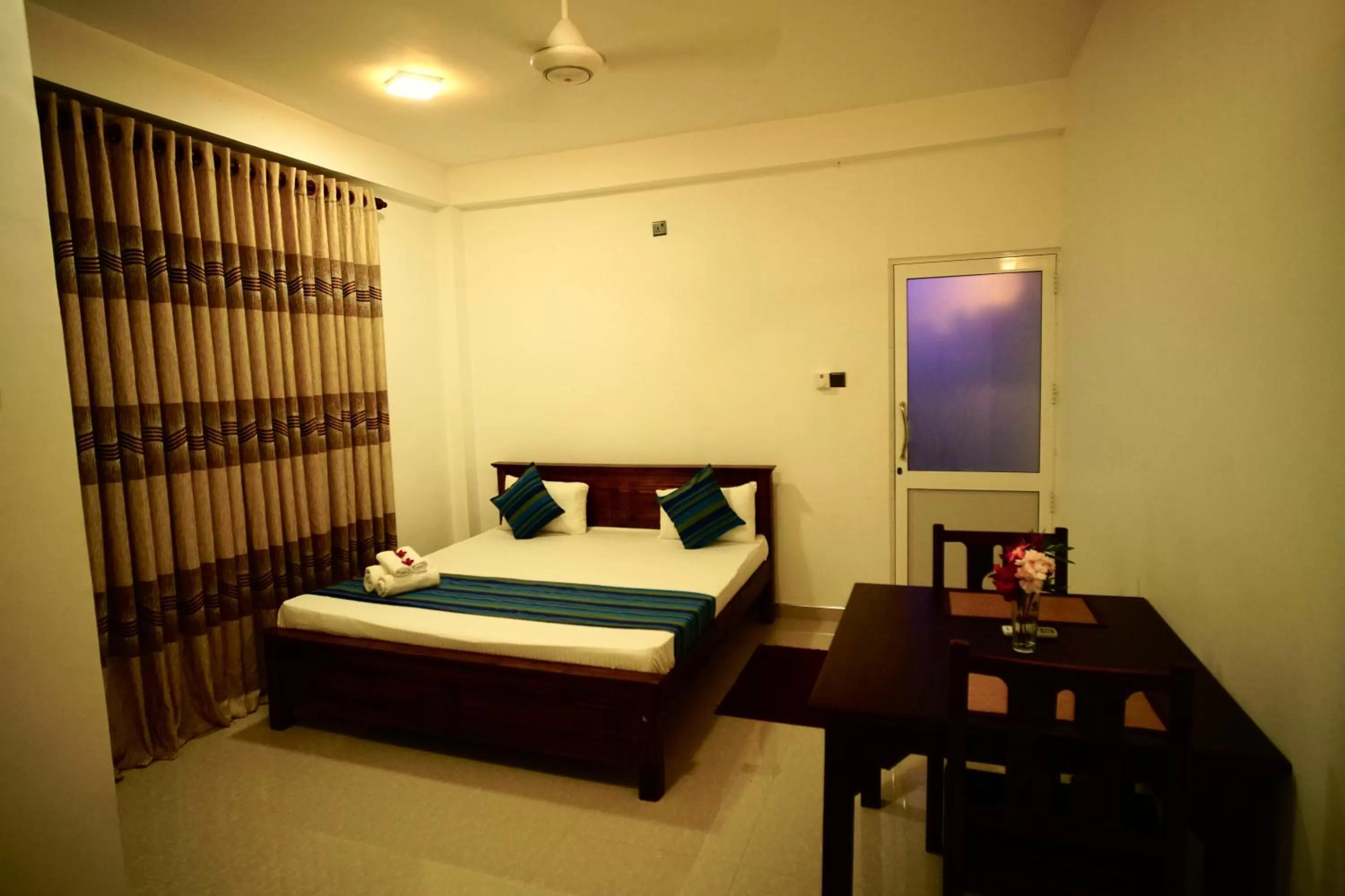 Bed in Airport 4 Season Transit Hotel