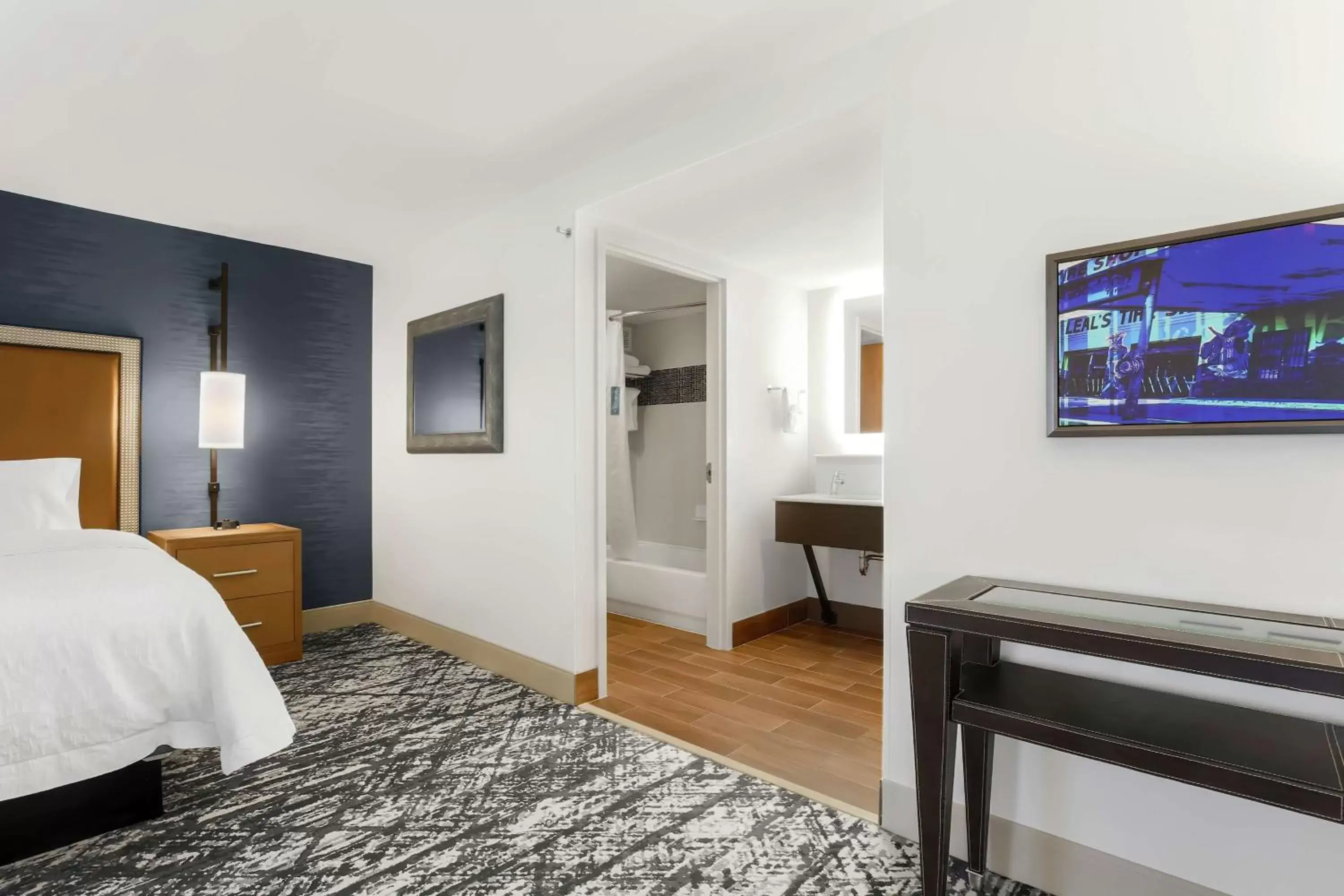 Bed, TV/Entertainment Center in Hampton Inn & Suites Austin-Downtown/Convention Center