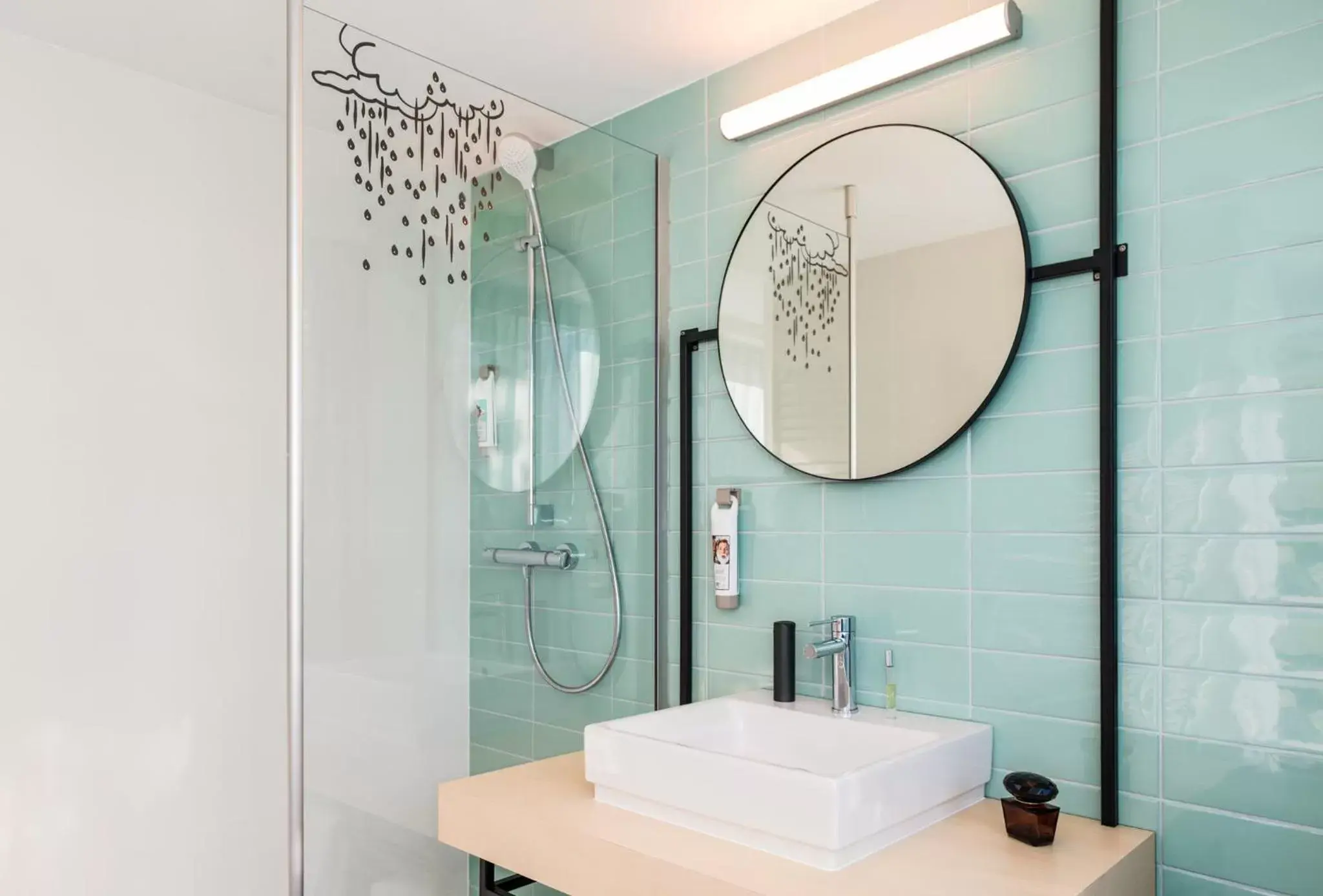 Bathroom in ibis Styles Louvain-la-Neuve Hotel and Events
