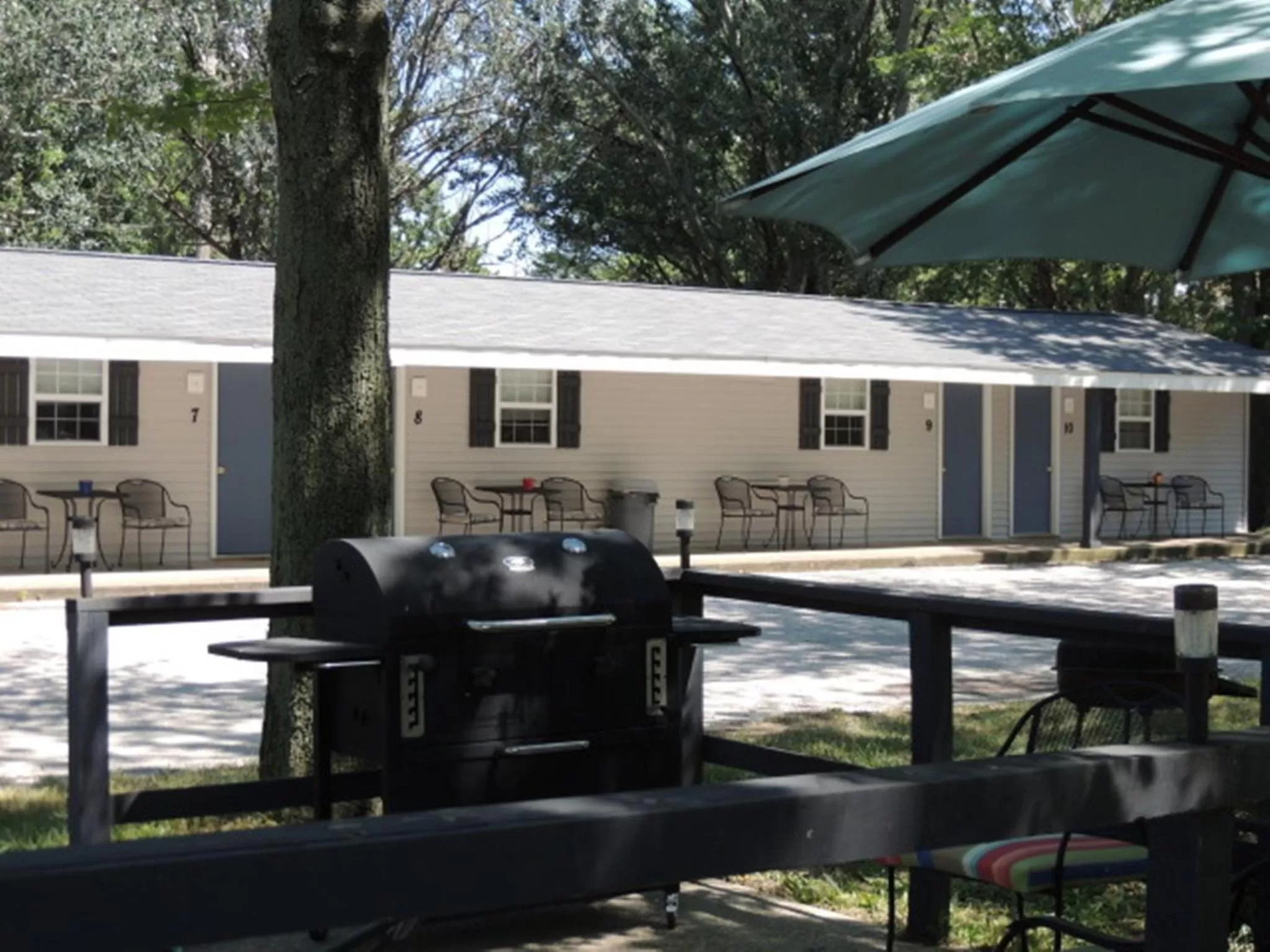 Facade/entrance in White Caps Motel and RV Park