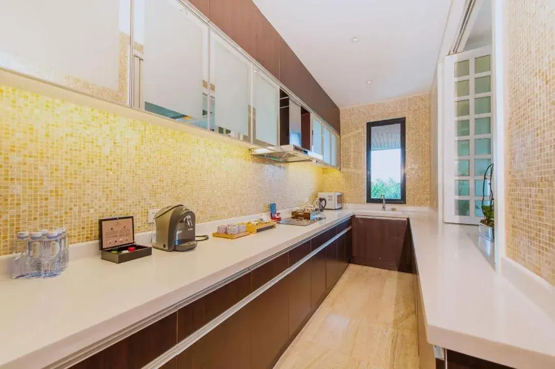 Kitchen or kitchenette, Kitchen/Kitchenette in Mission Hills Hotel Resorts Shenzhen