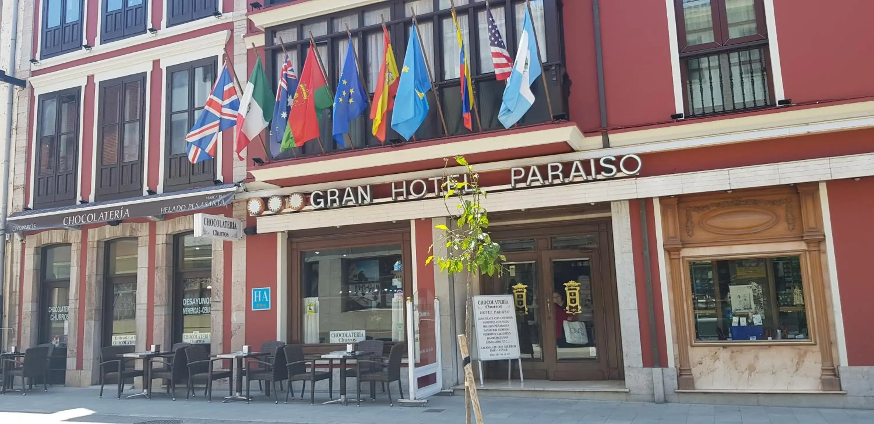 Facade/entrance in Gran Hotel Paraiso