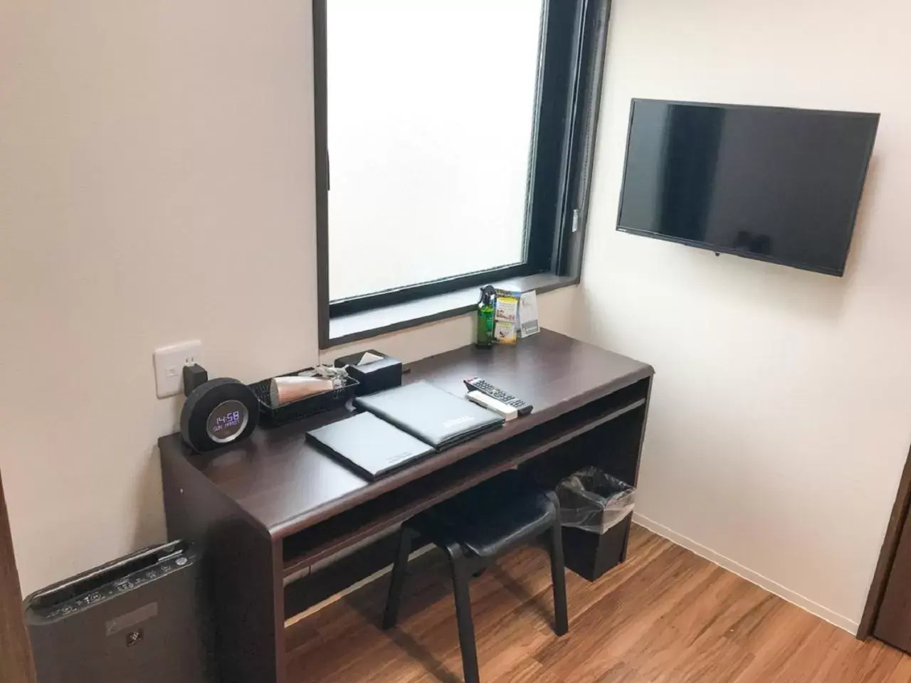 TV and multimedia in HOTEL LiVEMAX BUDGET Nagoya Shinkansen-guchi TV and multimedia in HOTEL LiVEMAX BUDGET Nagoya Shinkansen-guchi