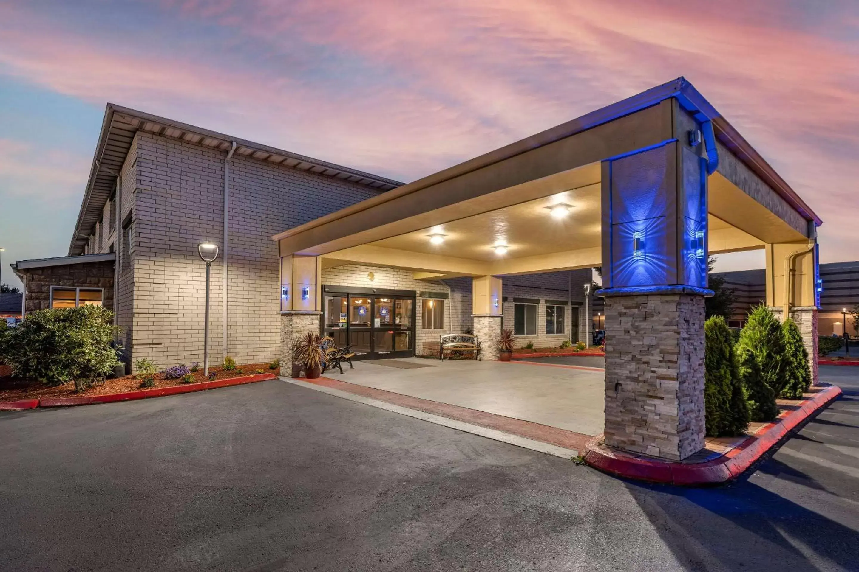 Photo of the whole room in Comfort Inn & Suites Kelso - Longview Photo of the whole room in Comfort Inn & Suites Kelso - Longview