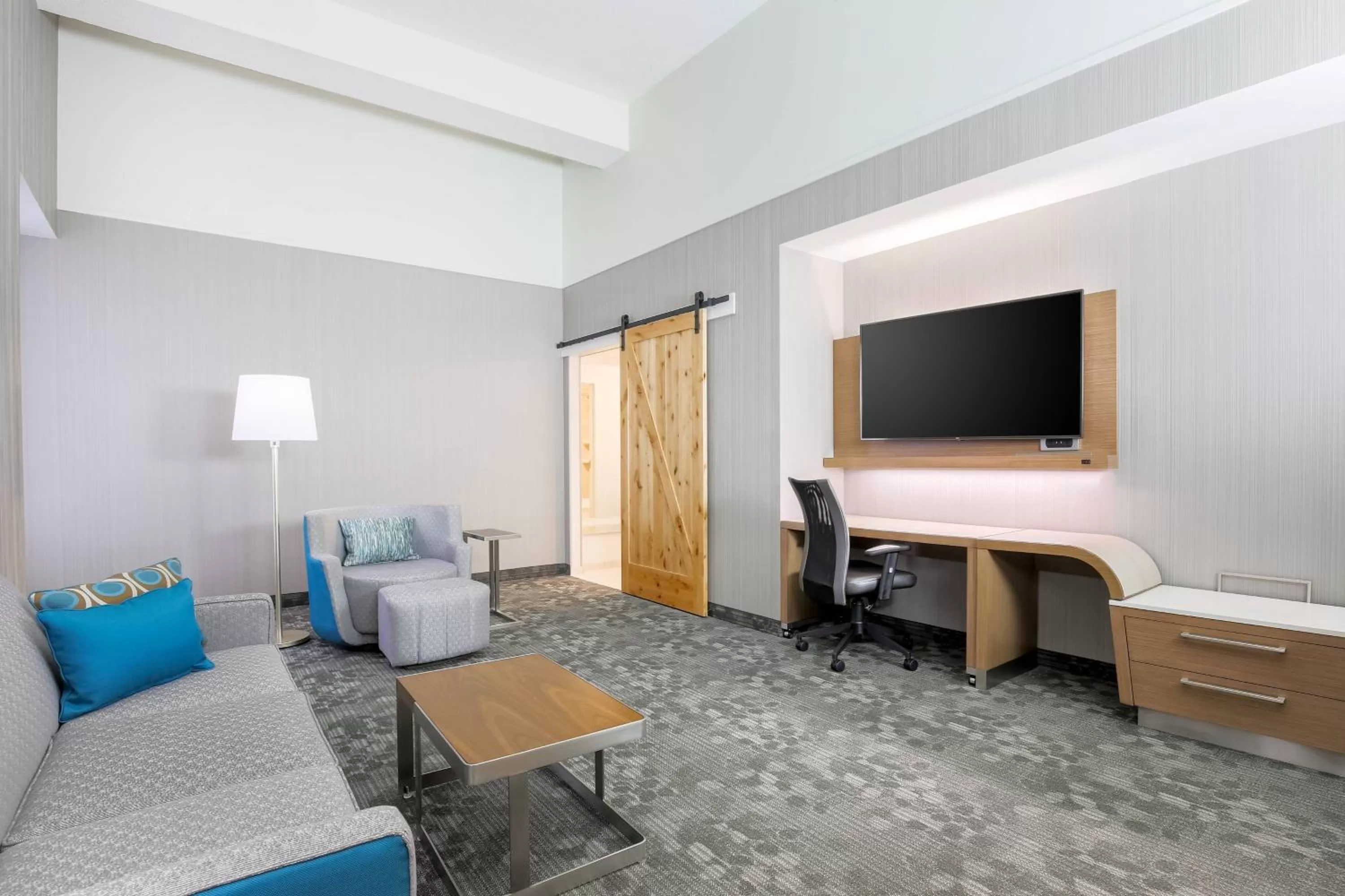 Living room in Courtyard by Marriott Pittsburgh Downtown
