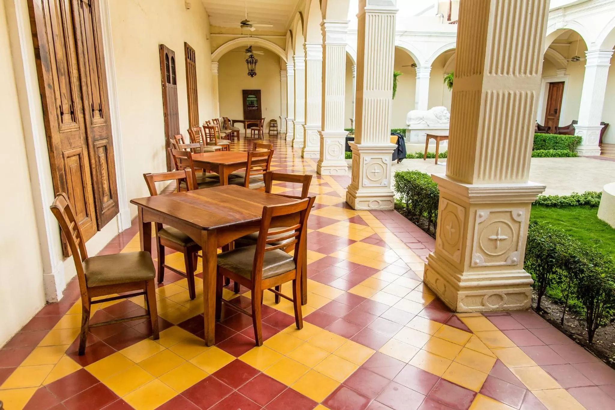 Swimming pool in Hotel la Perla Leon