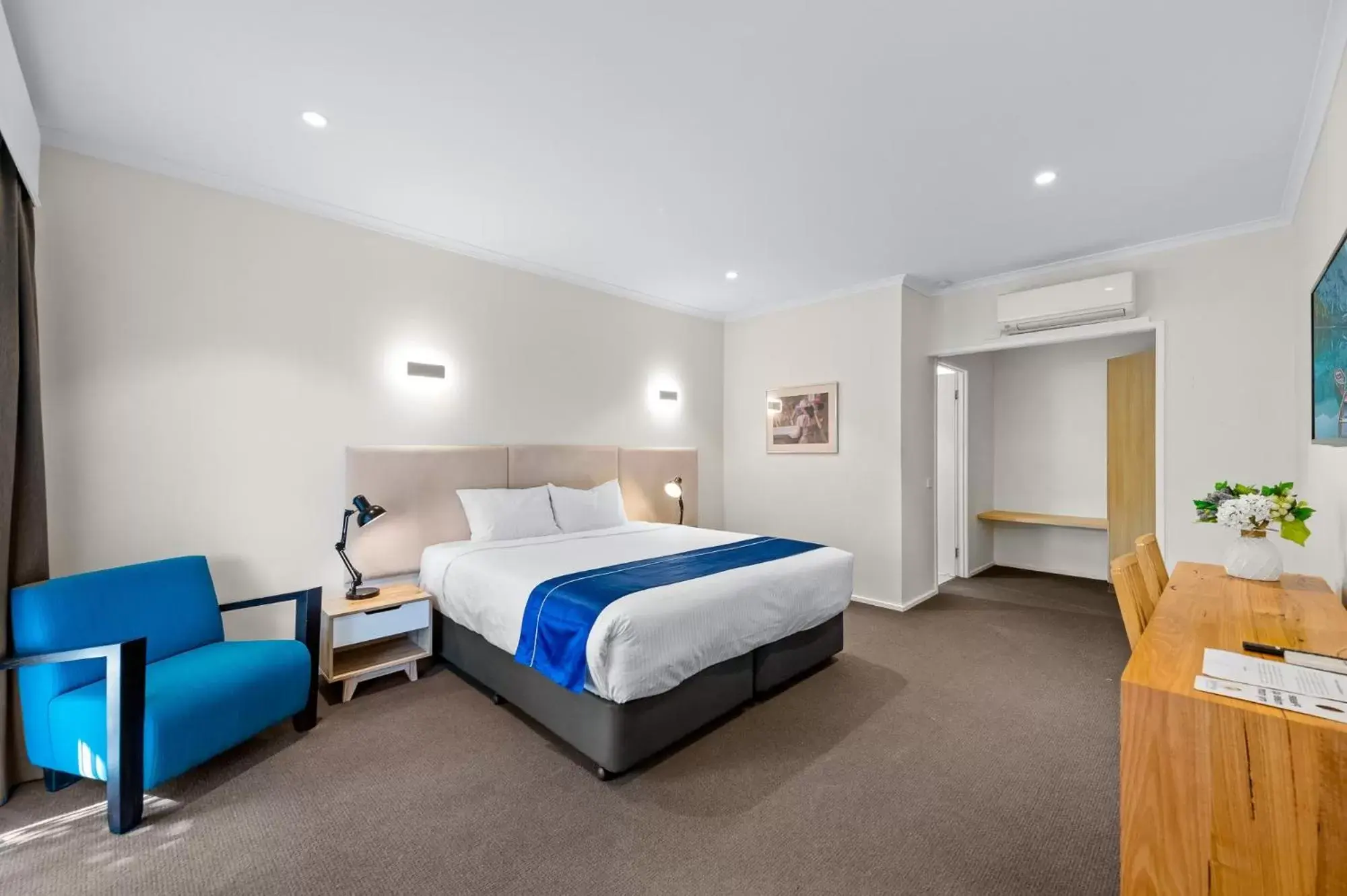 Bed in Rowville International Hotel