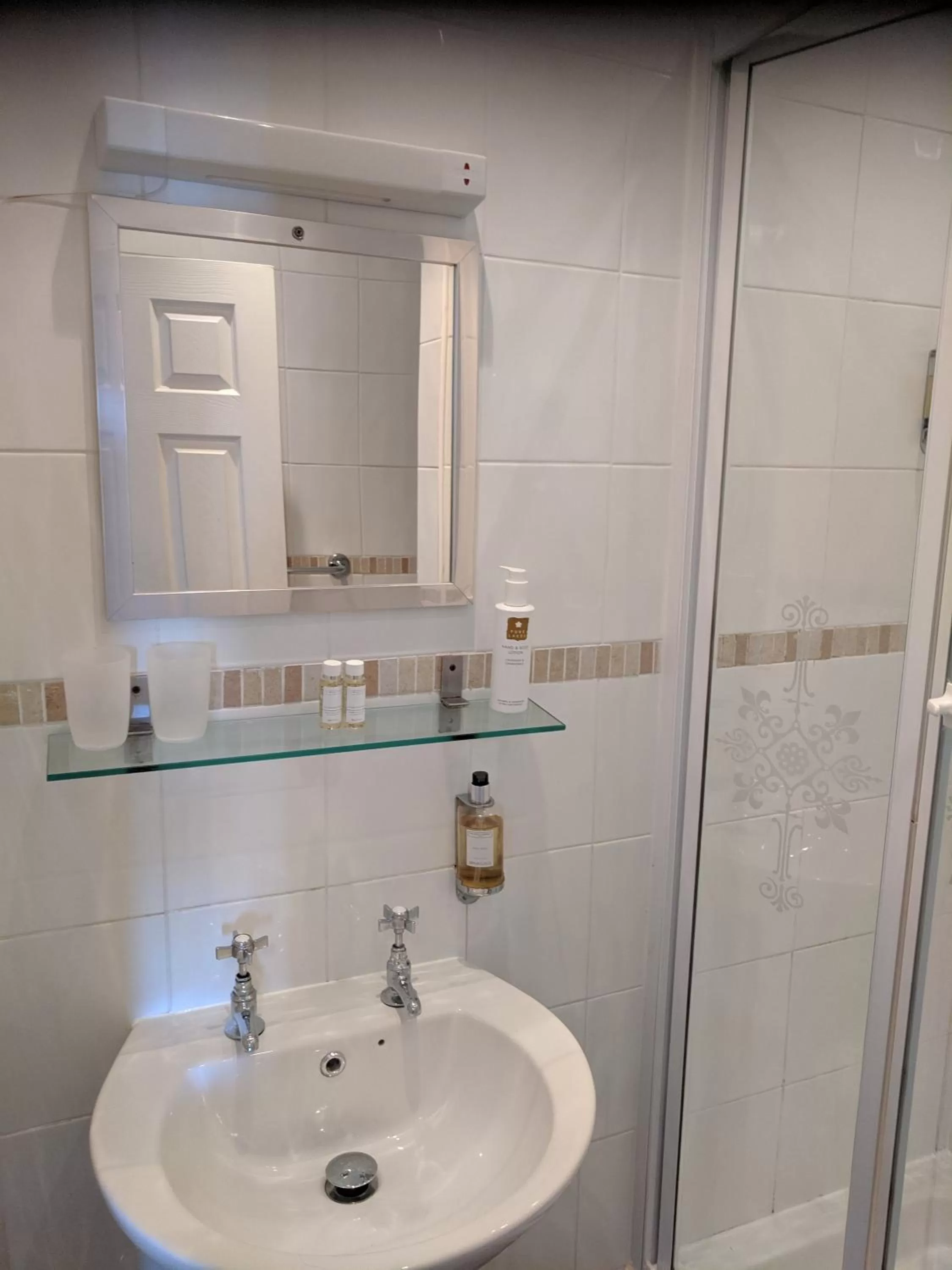 Bathroom in 1 Park Road
