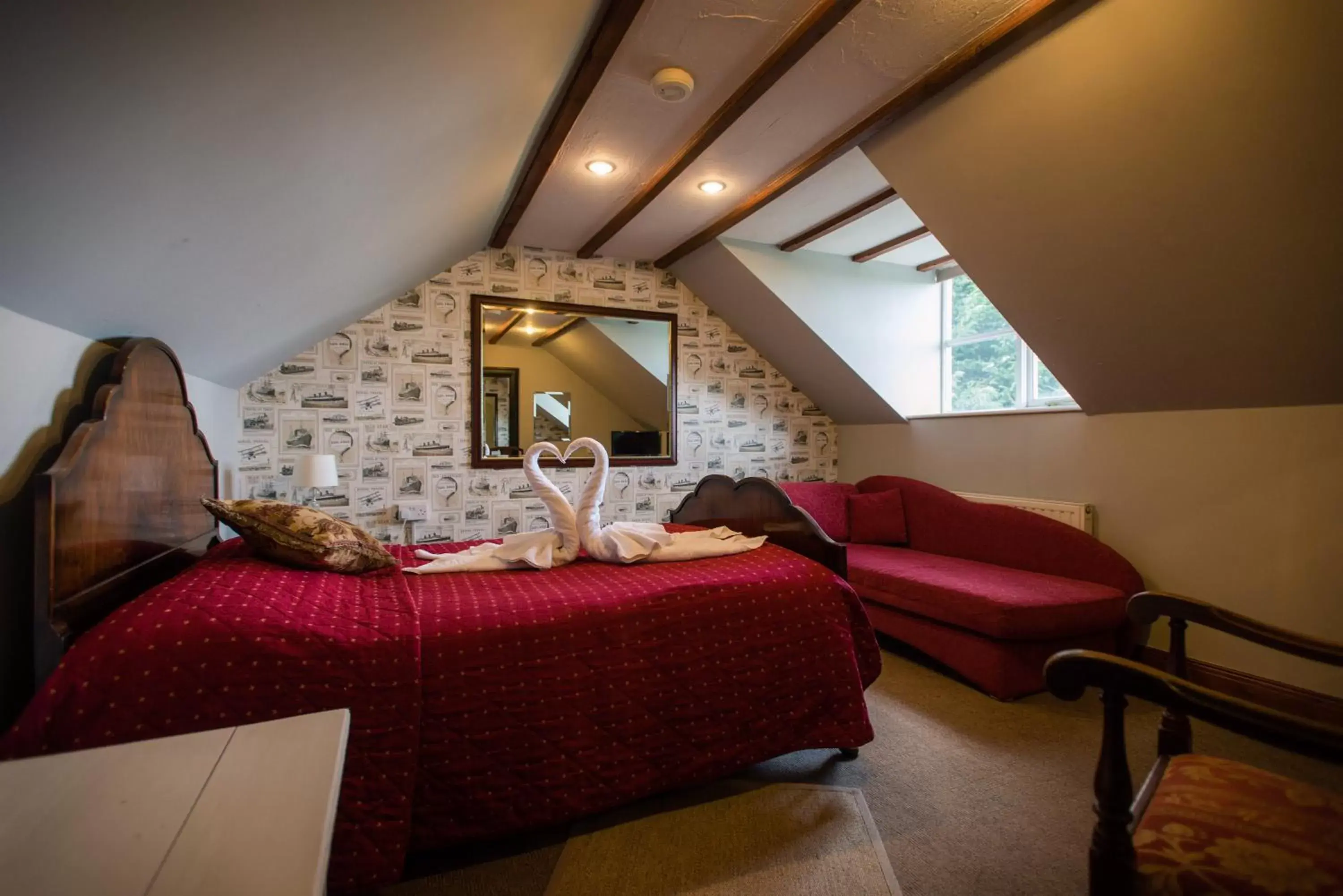 Bed, Seating Area in The Royal Arms Hotel