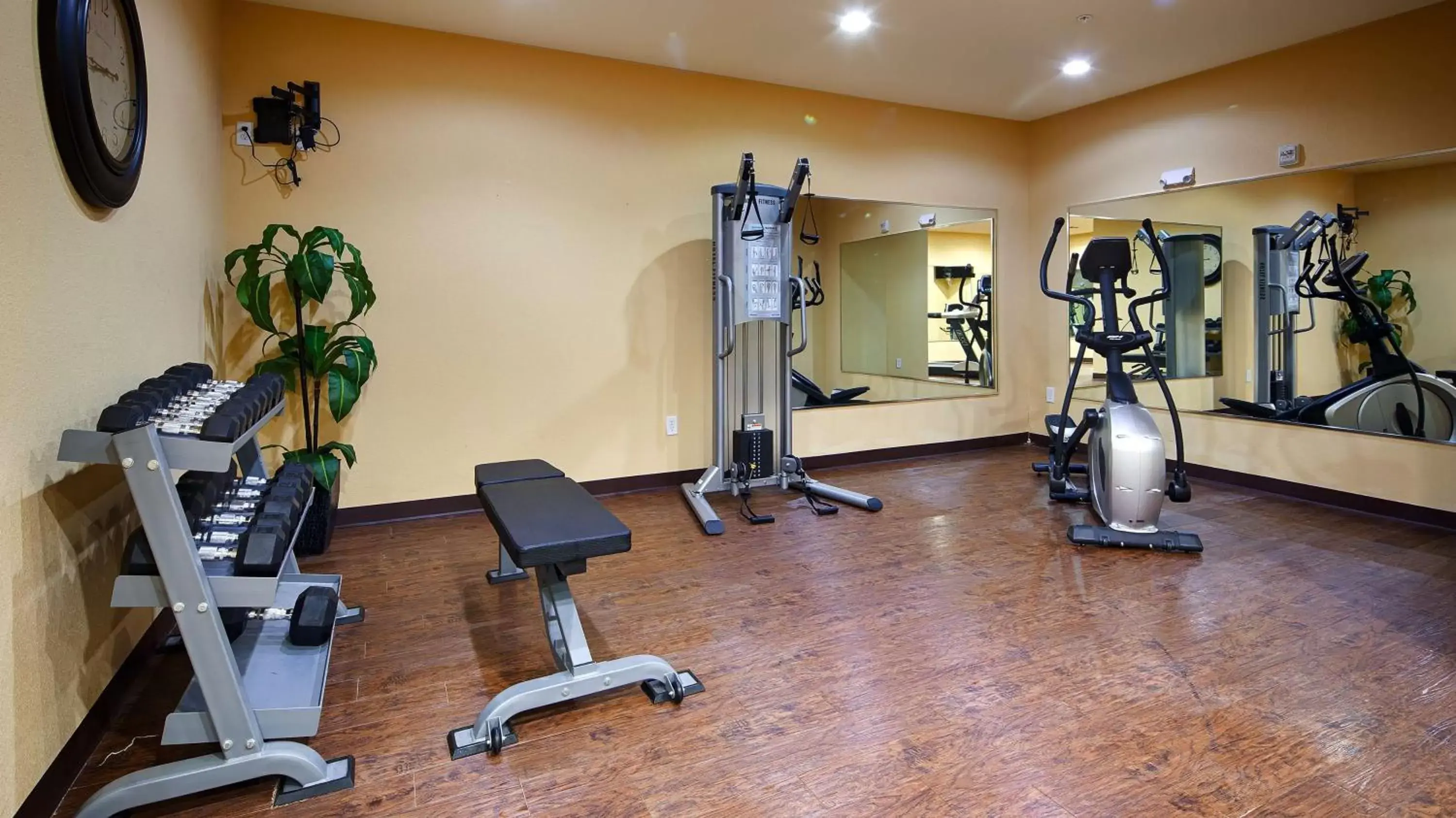 Fitness centre/facilities, Fitness Center/Facilities in Best Western Plus Fort Worth Forest Hill Inn & Suites