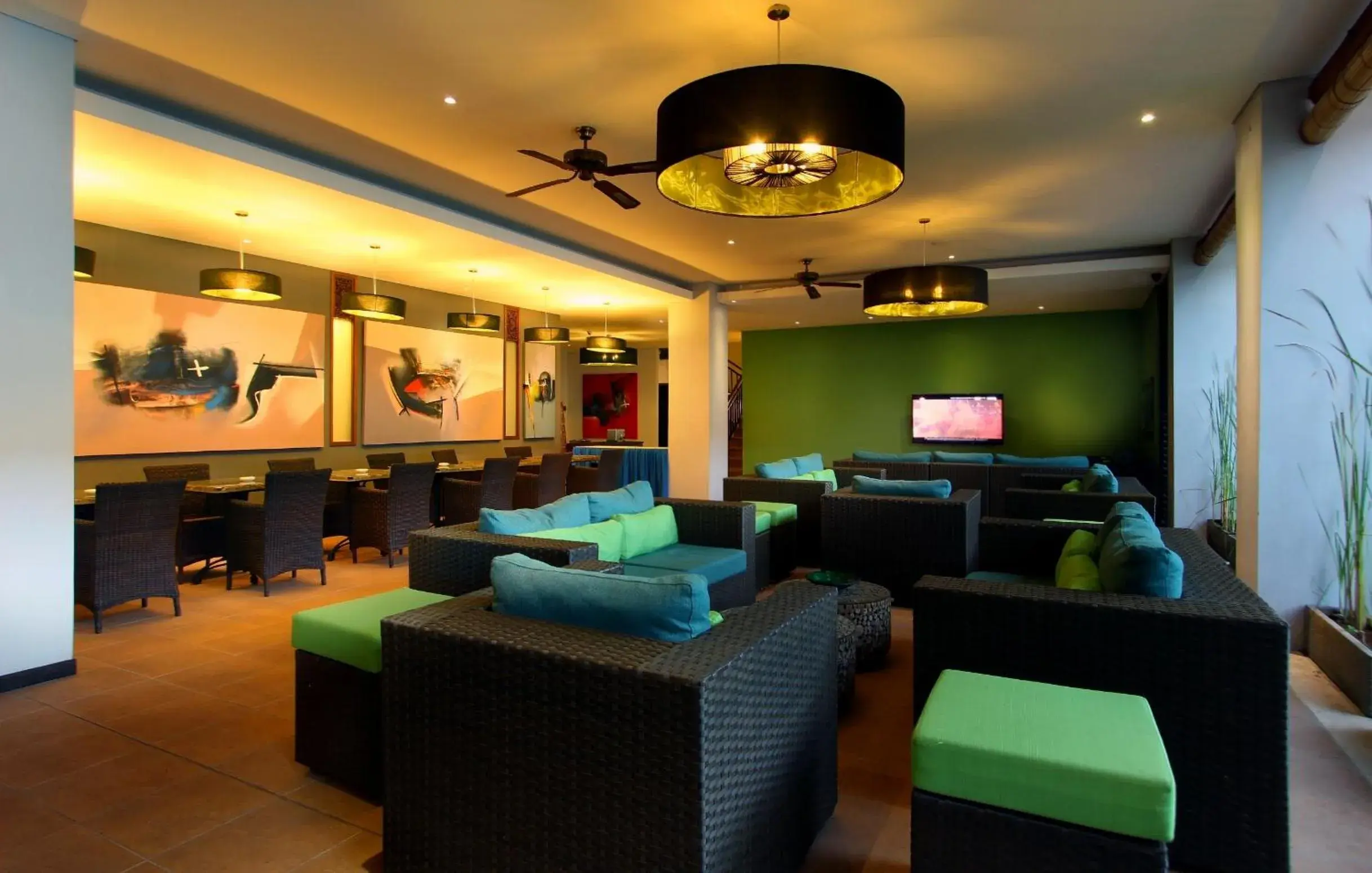 Restaurant/places to eat, Lounge/Bar in Praja Hotel
