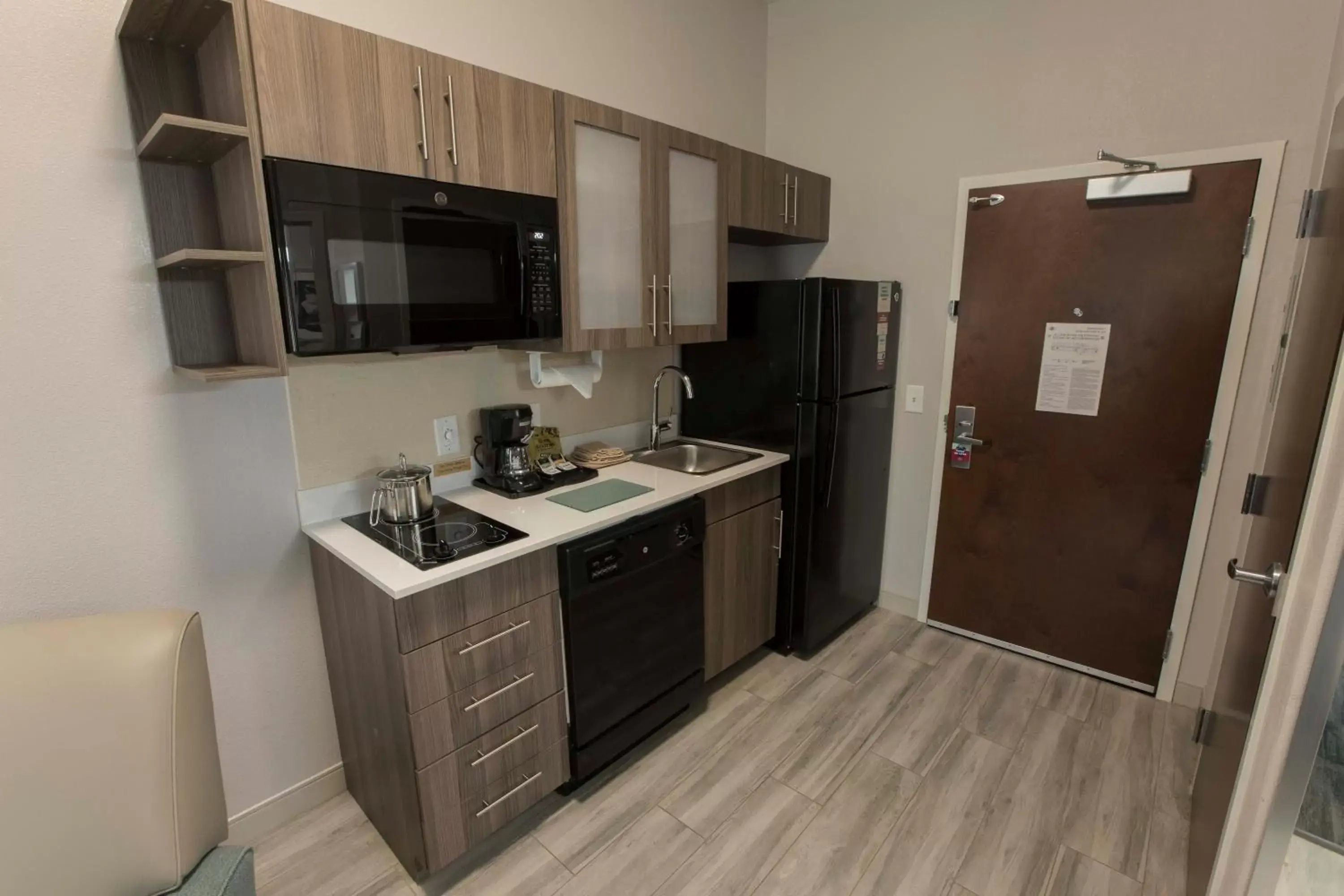 Photo of the whole room, Kitchen/Kitchenette in Candlewood Suites - McDonough, an IHG Hotel
