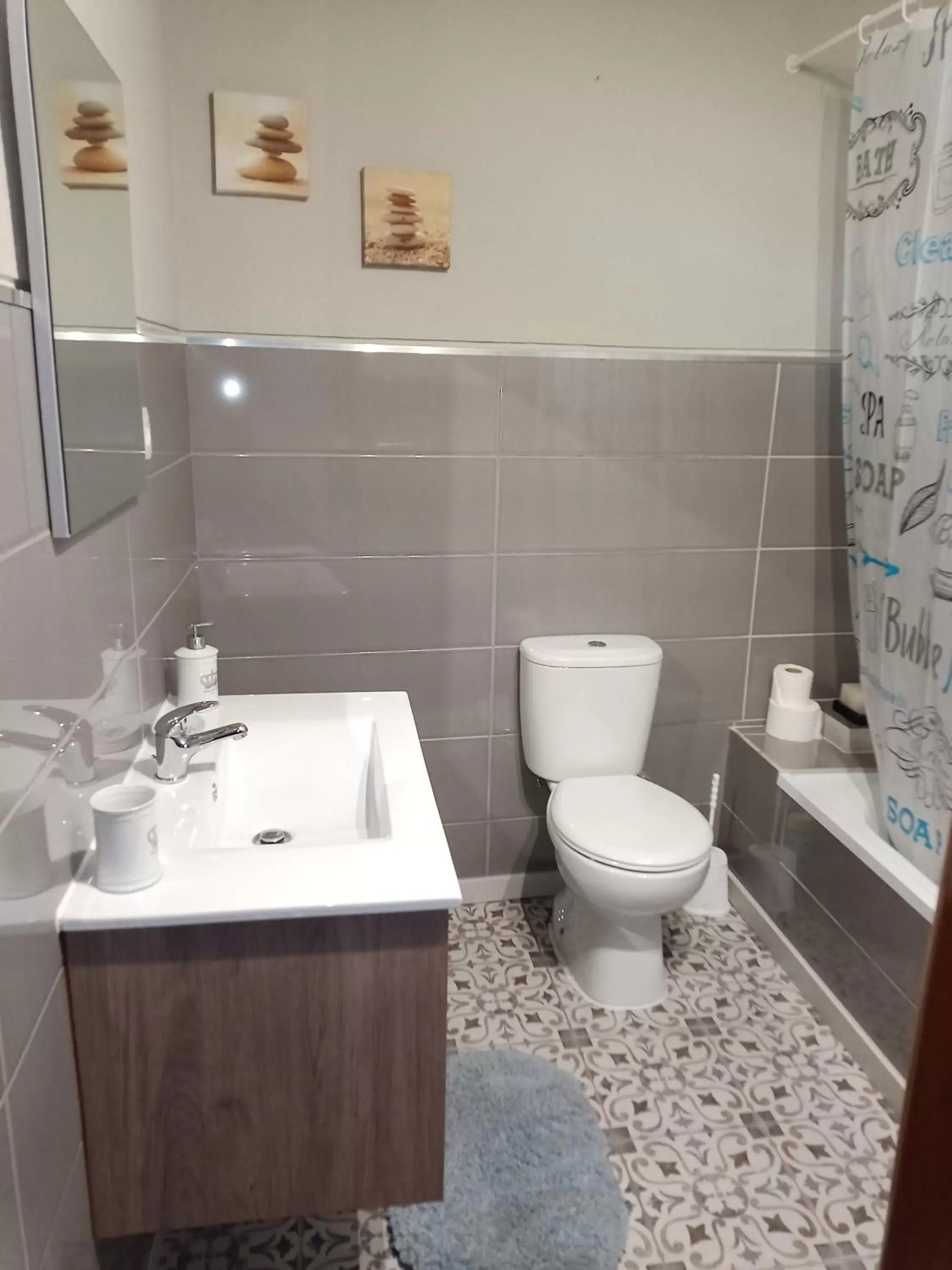 Bathroom in Alojamento local Angel`s