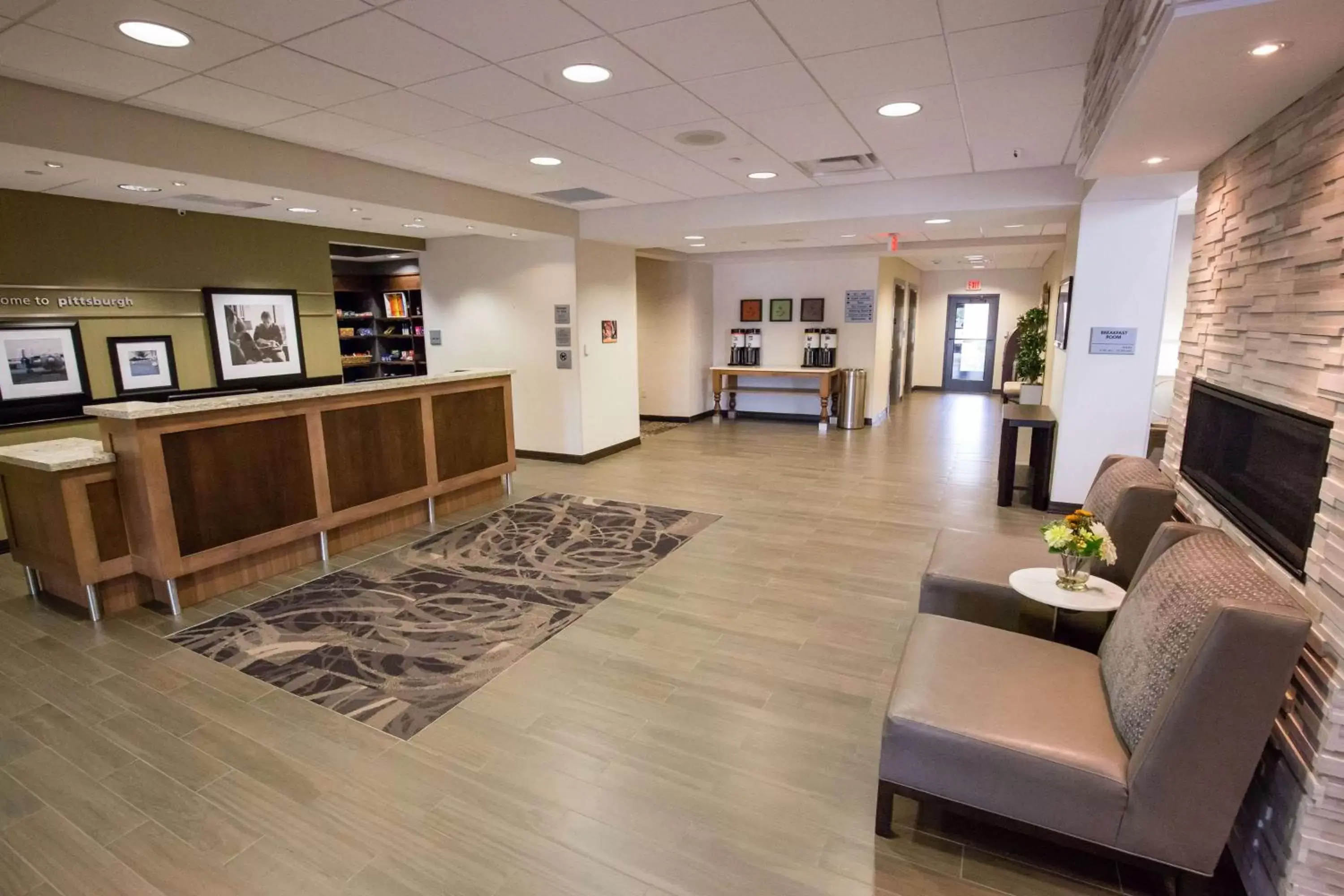 Lobby or reception, Lobby/Reception in Hampton Inn & Suites - Pittsburgh/Harmarville, PA